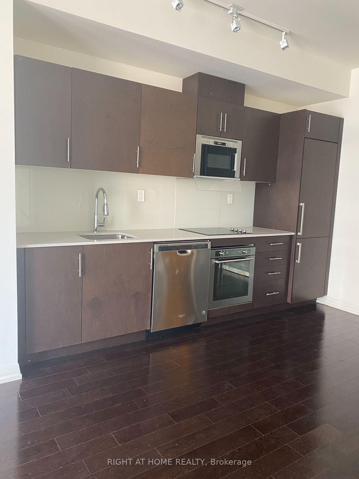 460 Adelaide St E, #1216