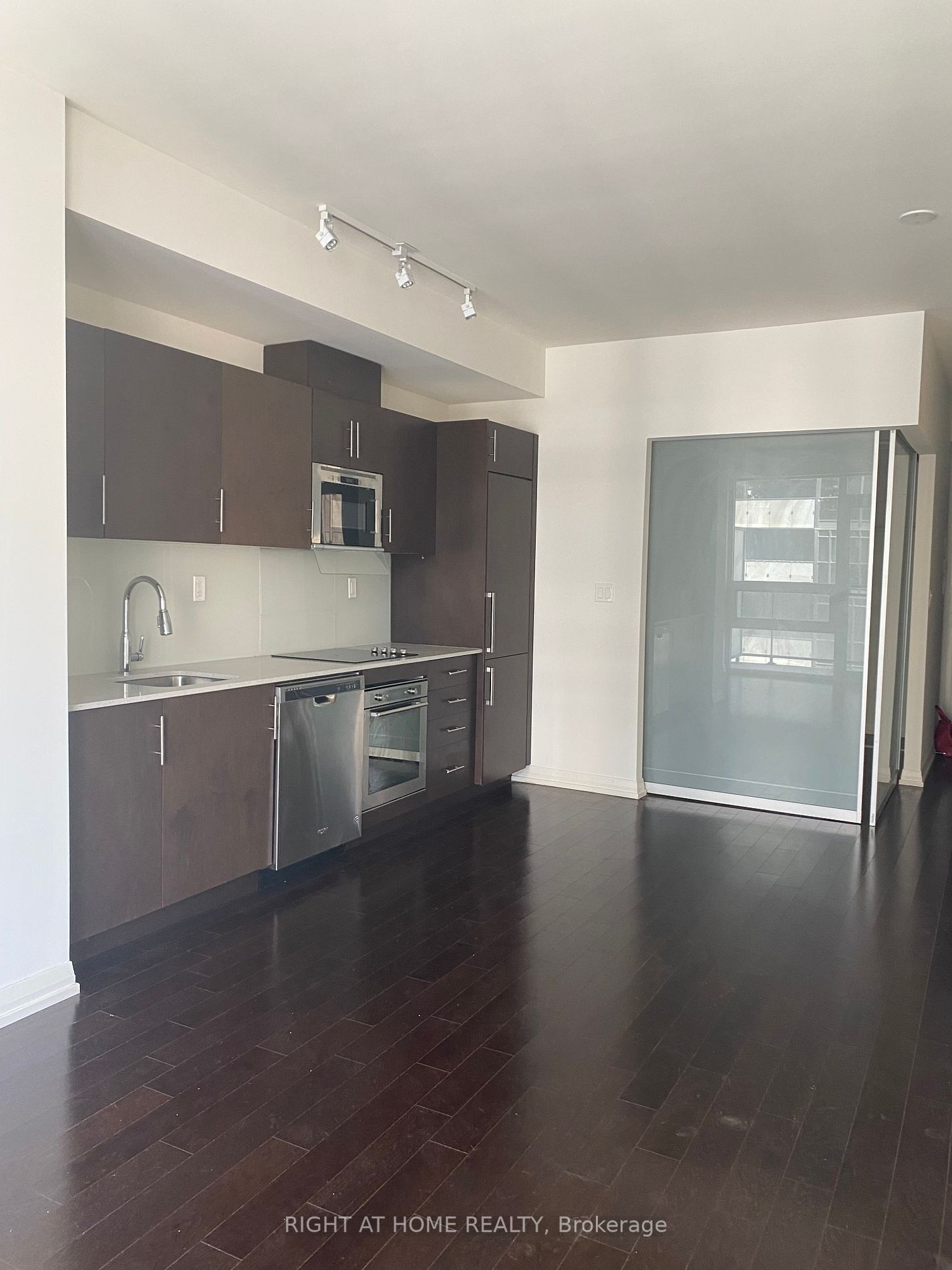 460 Adelaide St E, #1216