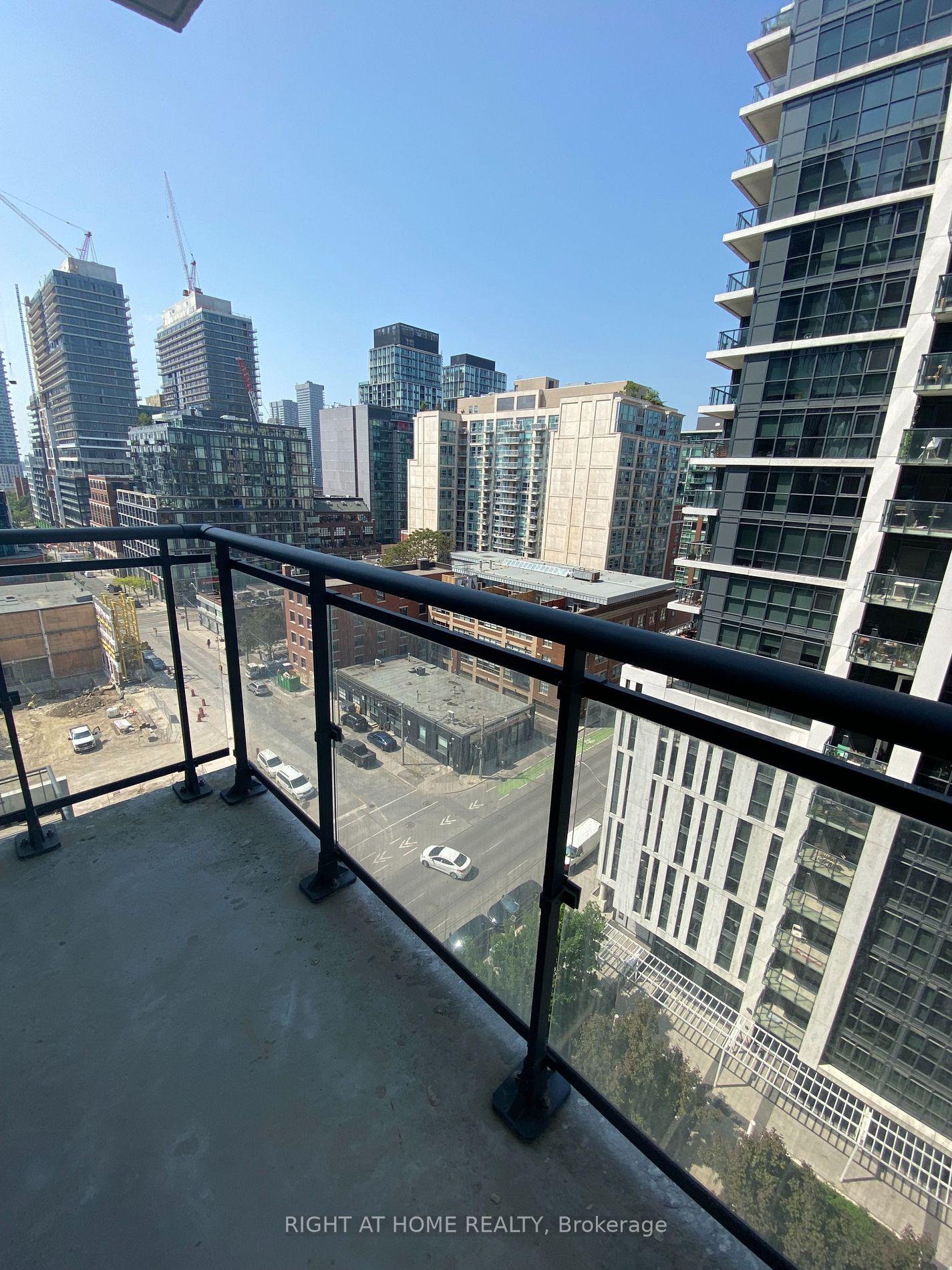 460 Adelaide St E, #1216