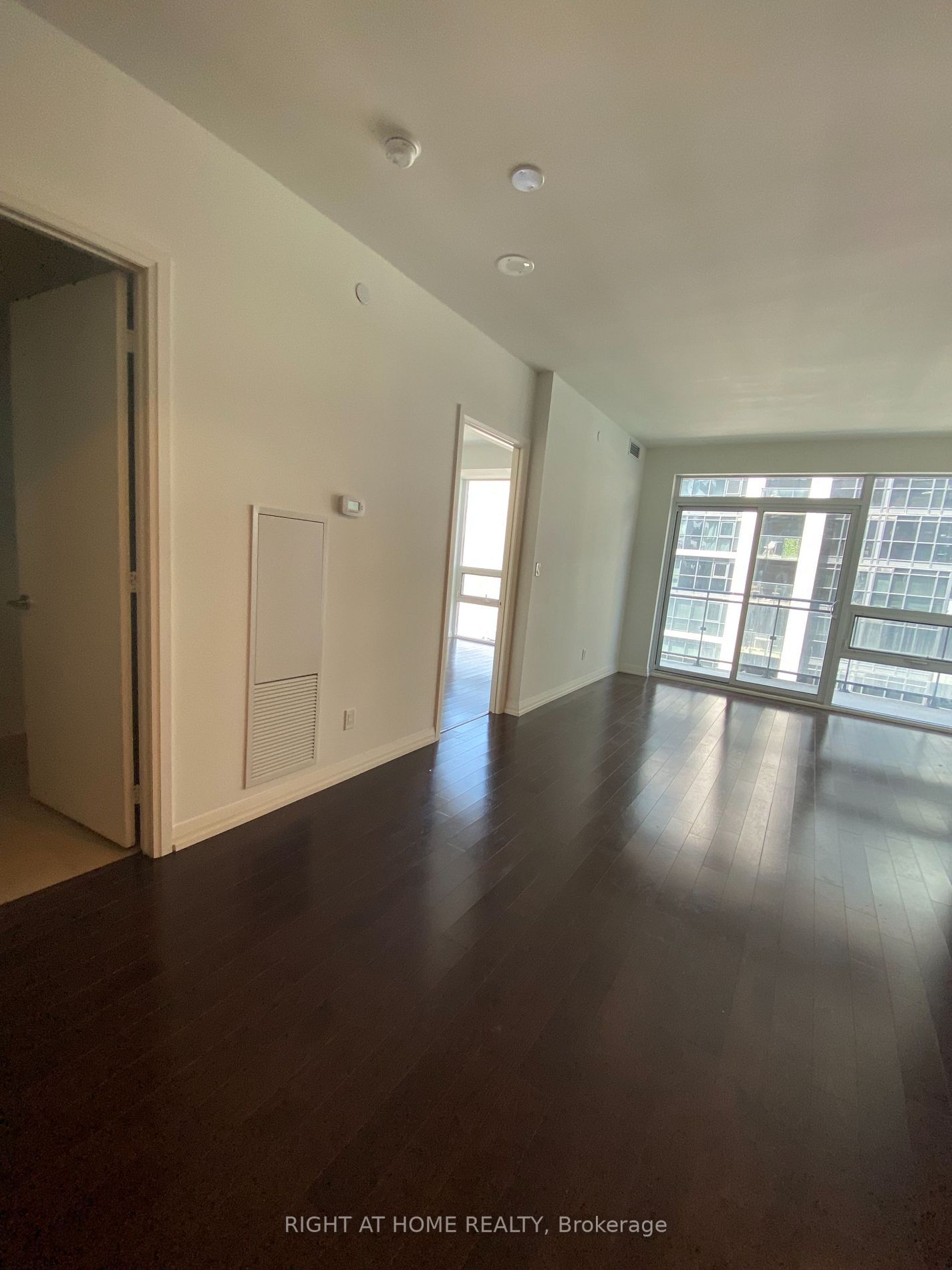 460 Adelaide St E, #1216