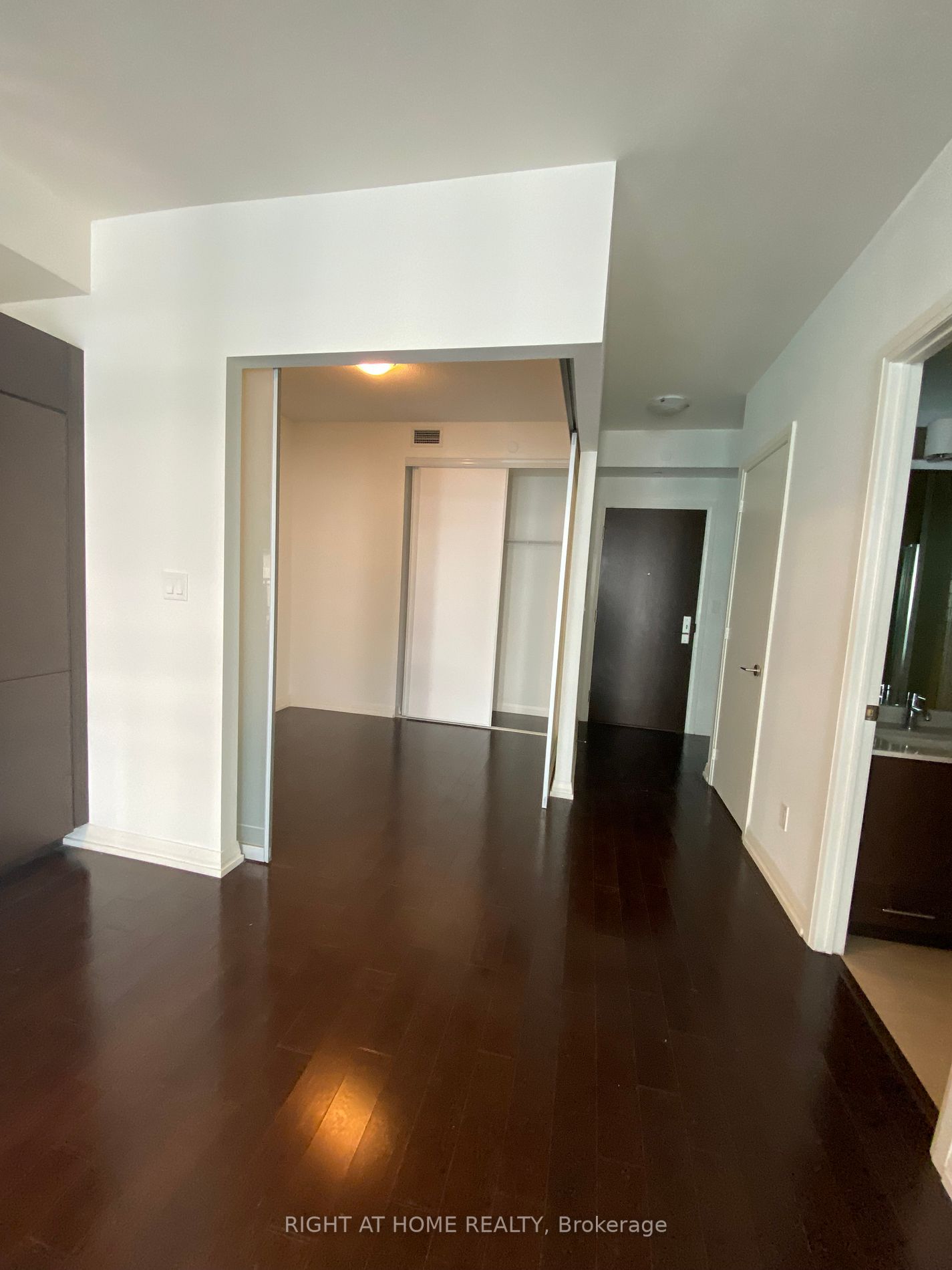 460 Adelaide St E, #1216