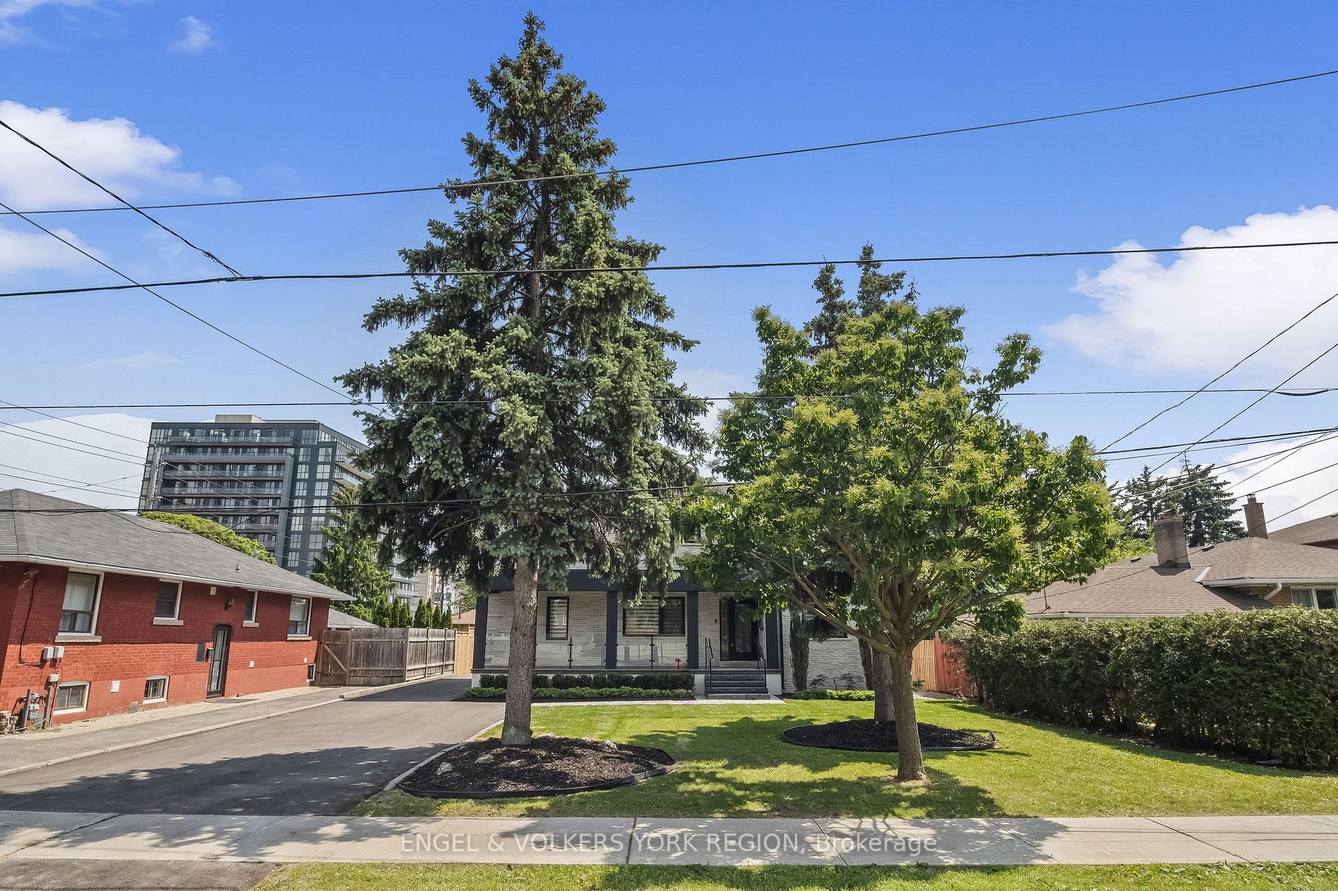 95 Risebrough Ave