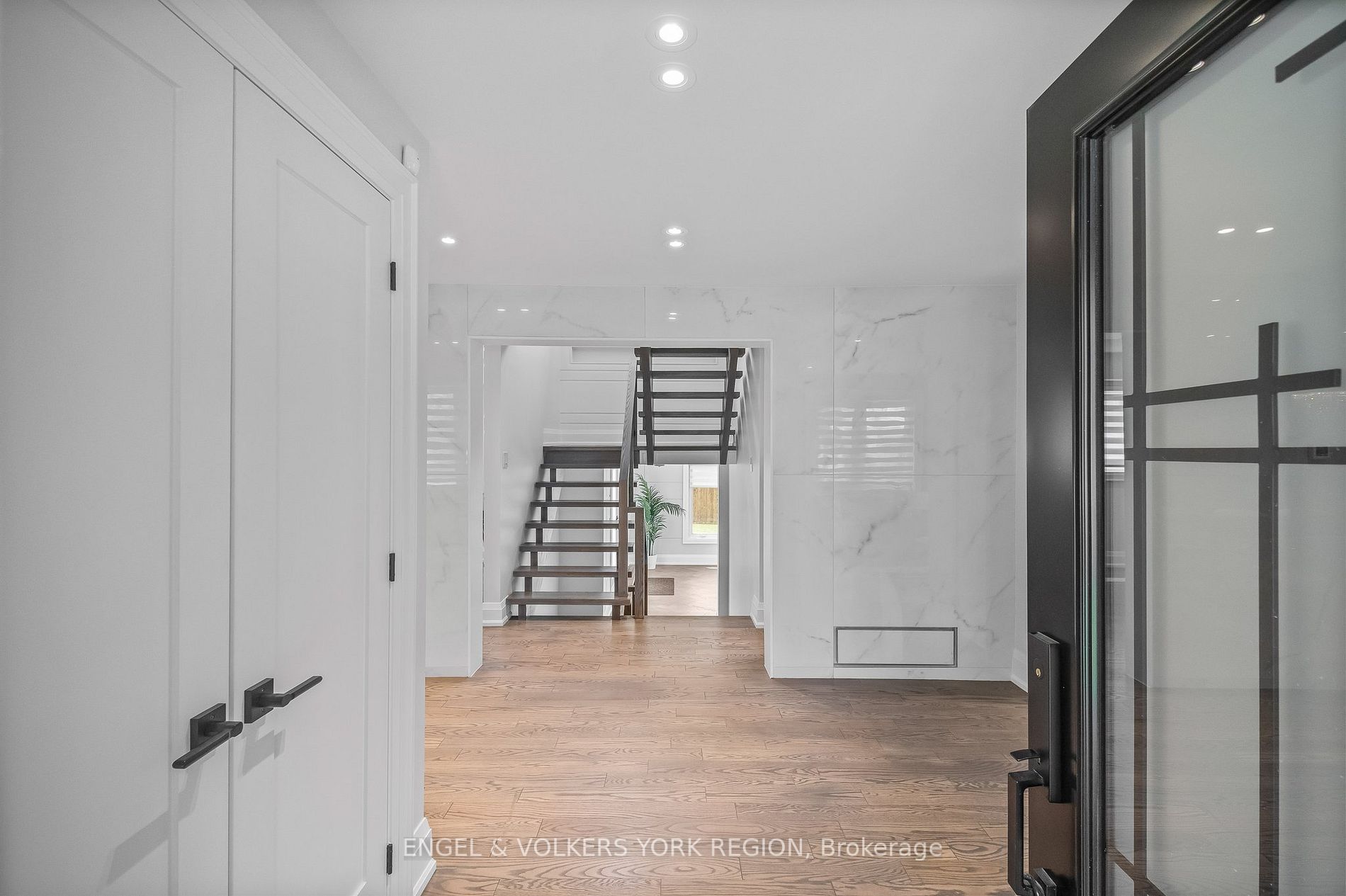 95 Risebrough Ave