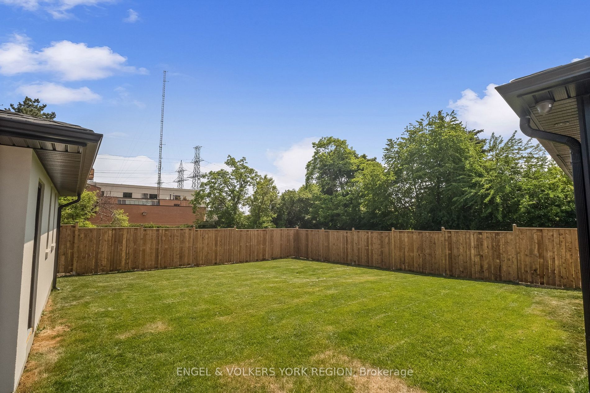 95 Risebrough Ave