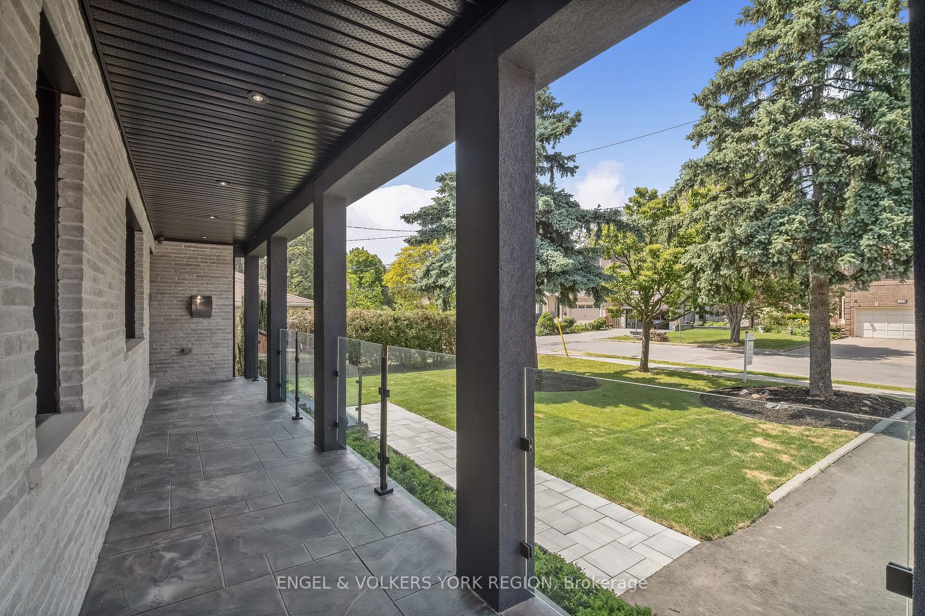 95 Risebrough Ave