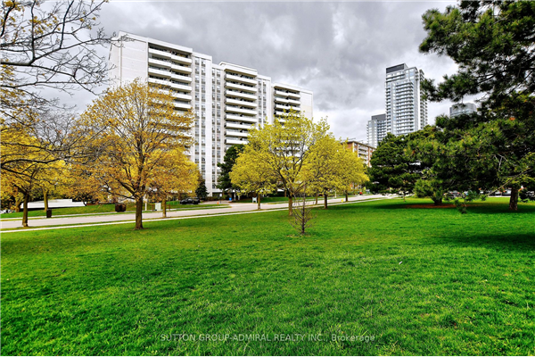 20 Forest Manor Rd E, Toronto