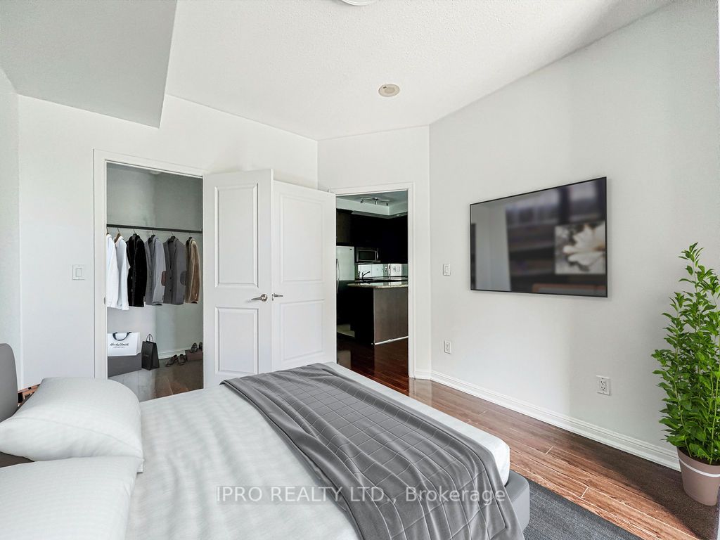 21 Grand Magazine St, #217