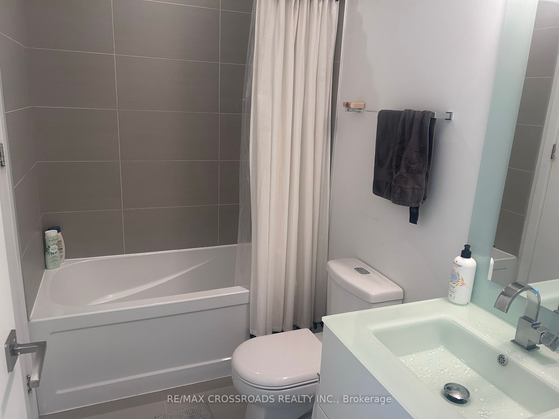 111 St Clair Ave West, #728