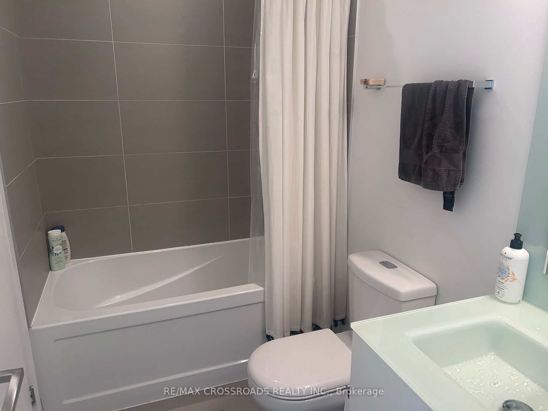 111 St Clair Ave West, #728