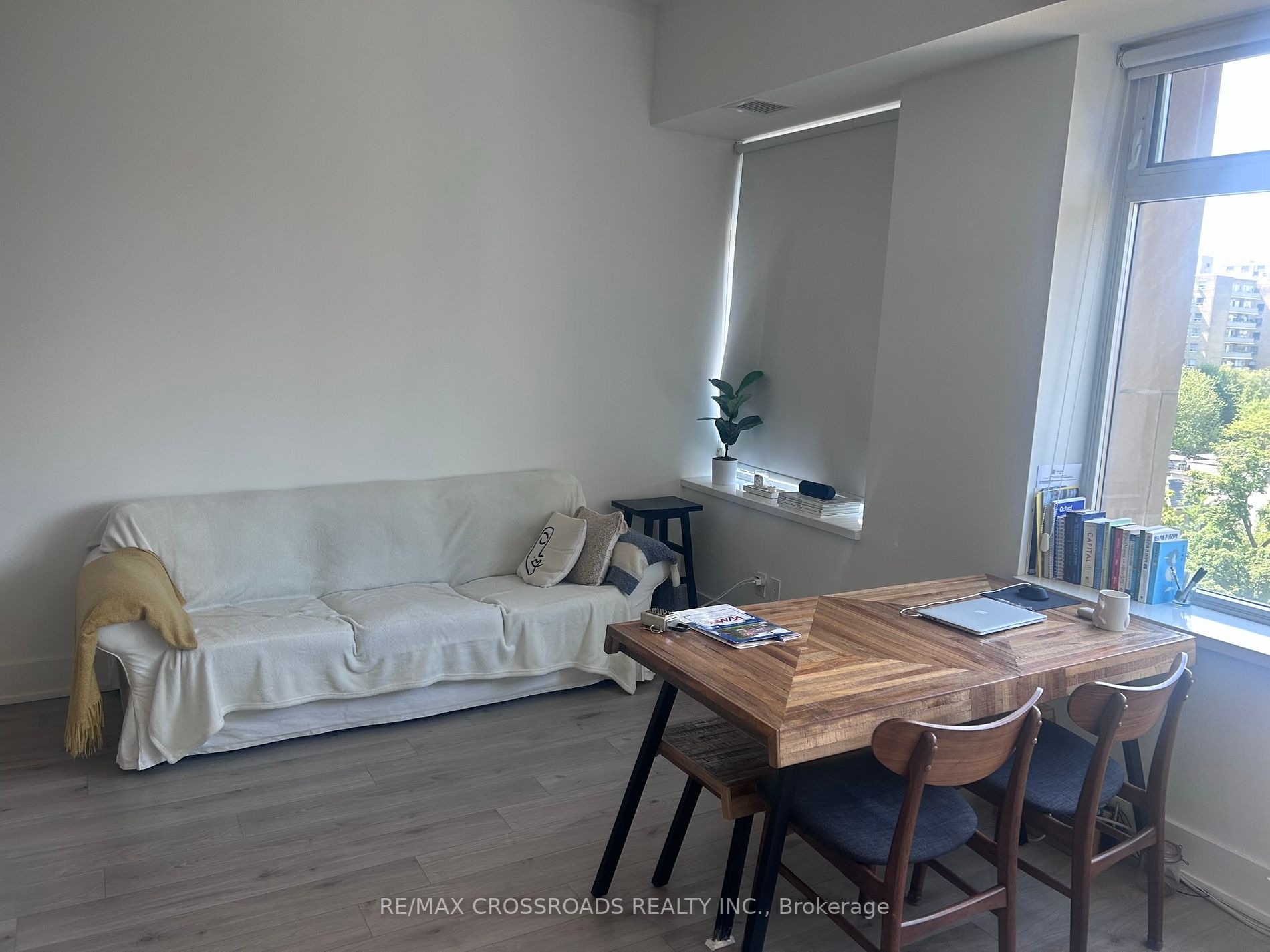 111 St Clair Ave West, #728