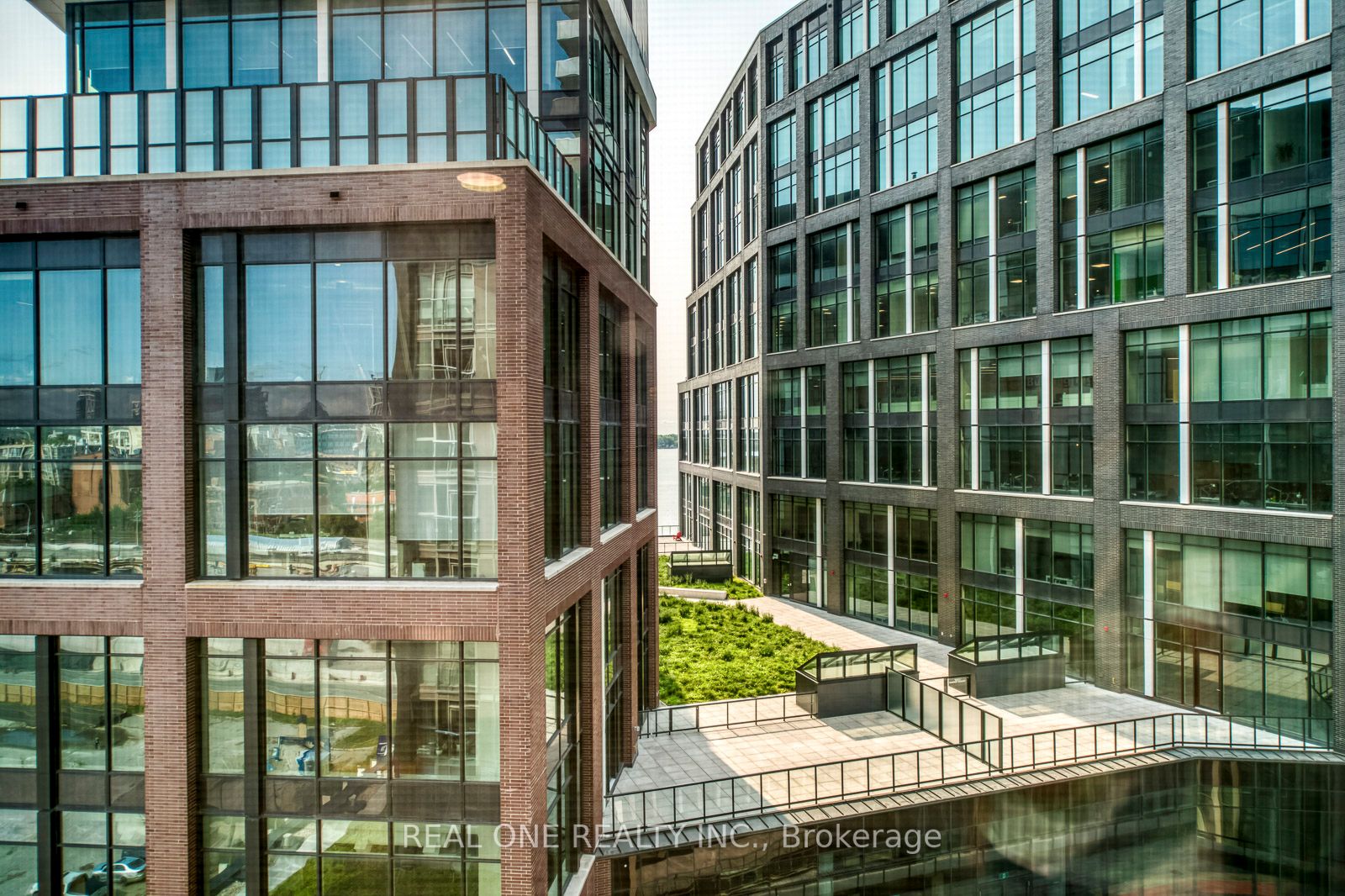 20 Richardson St, #809