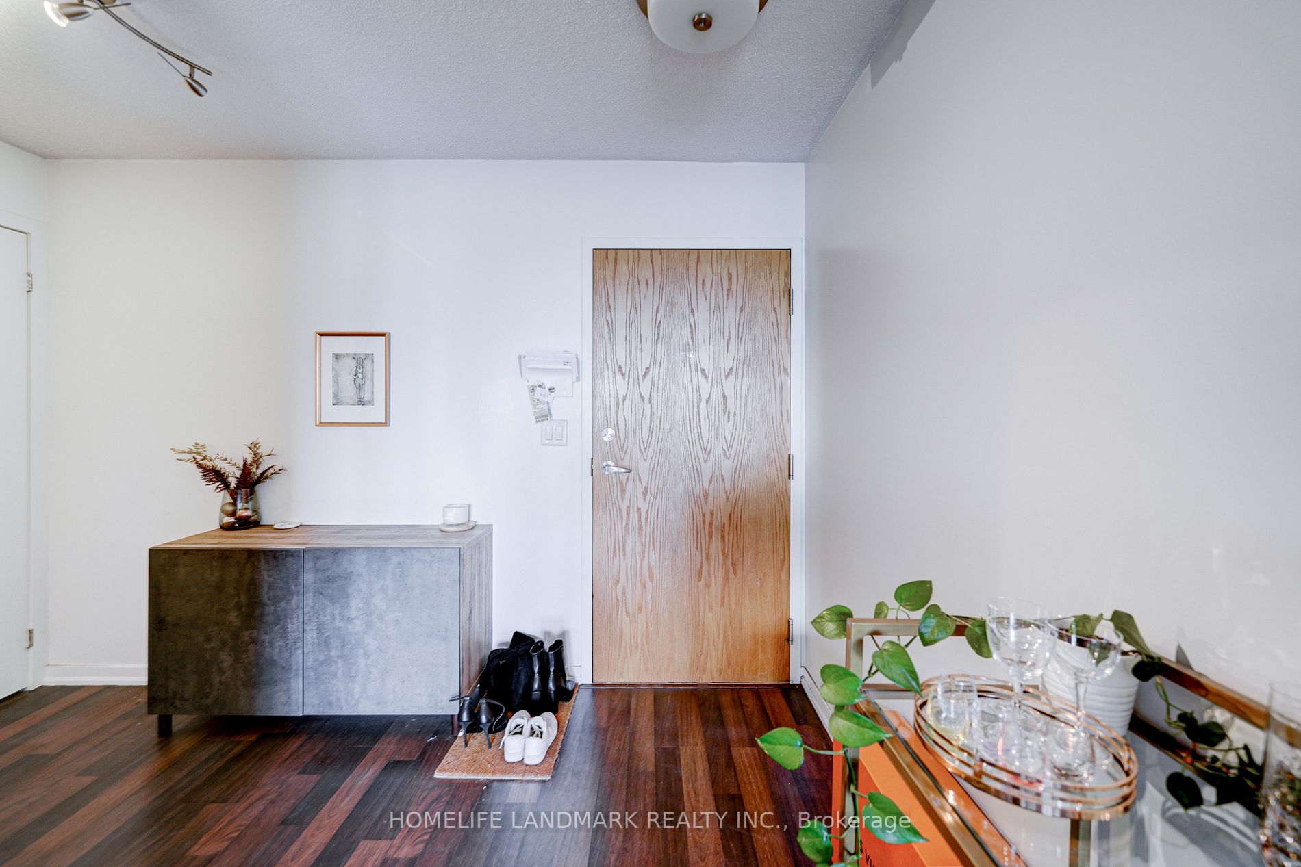 20 Joe Shuster Way, #1317