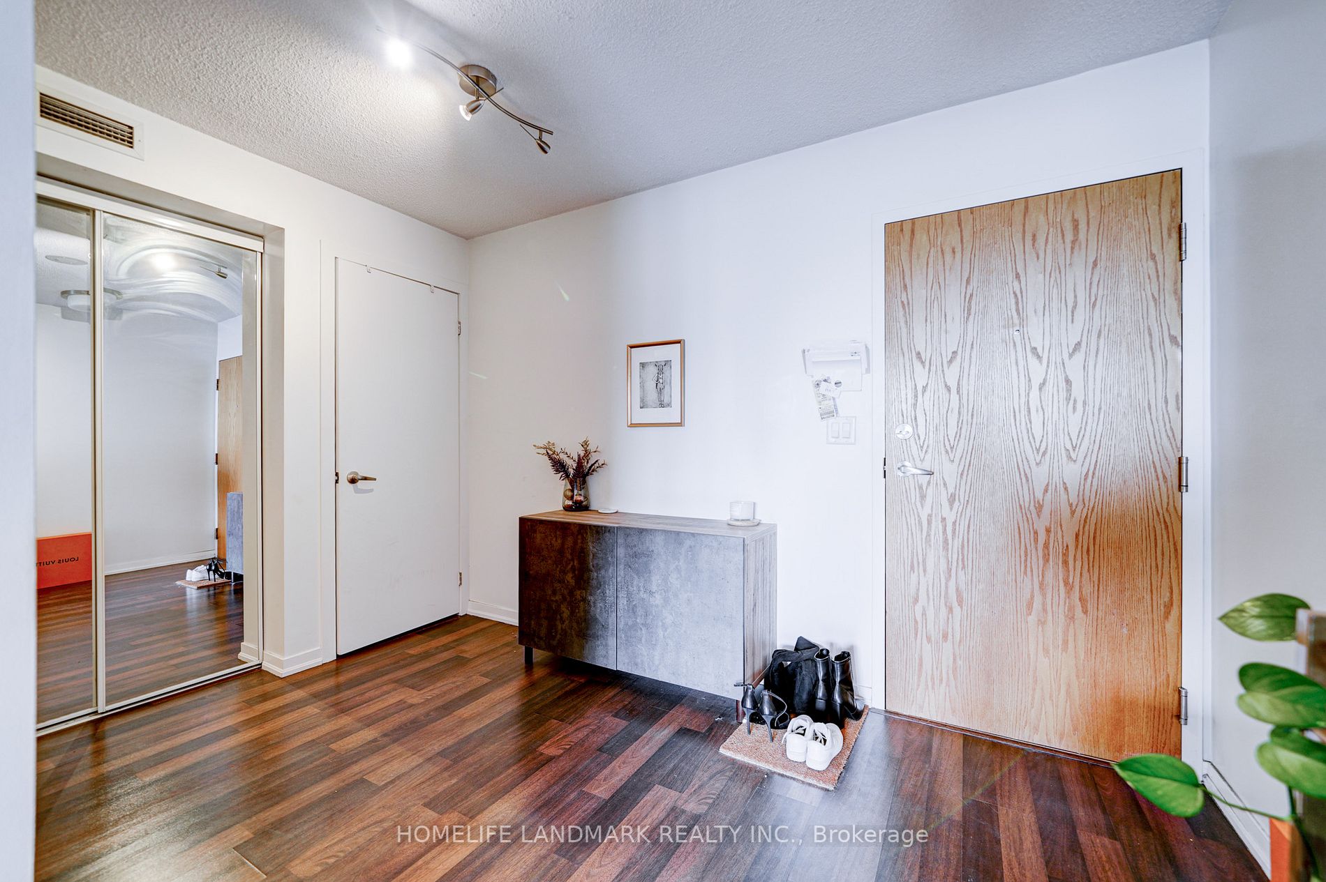 20 Joe Shuster Way, #1317