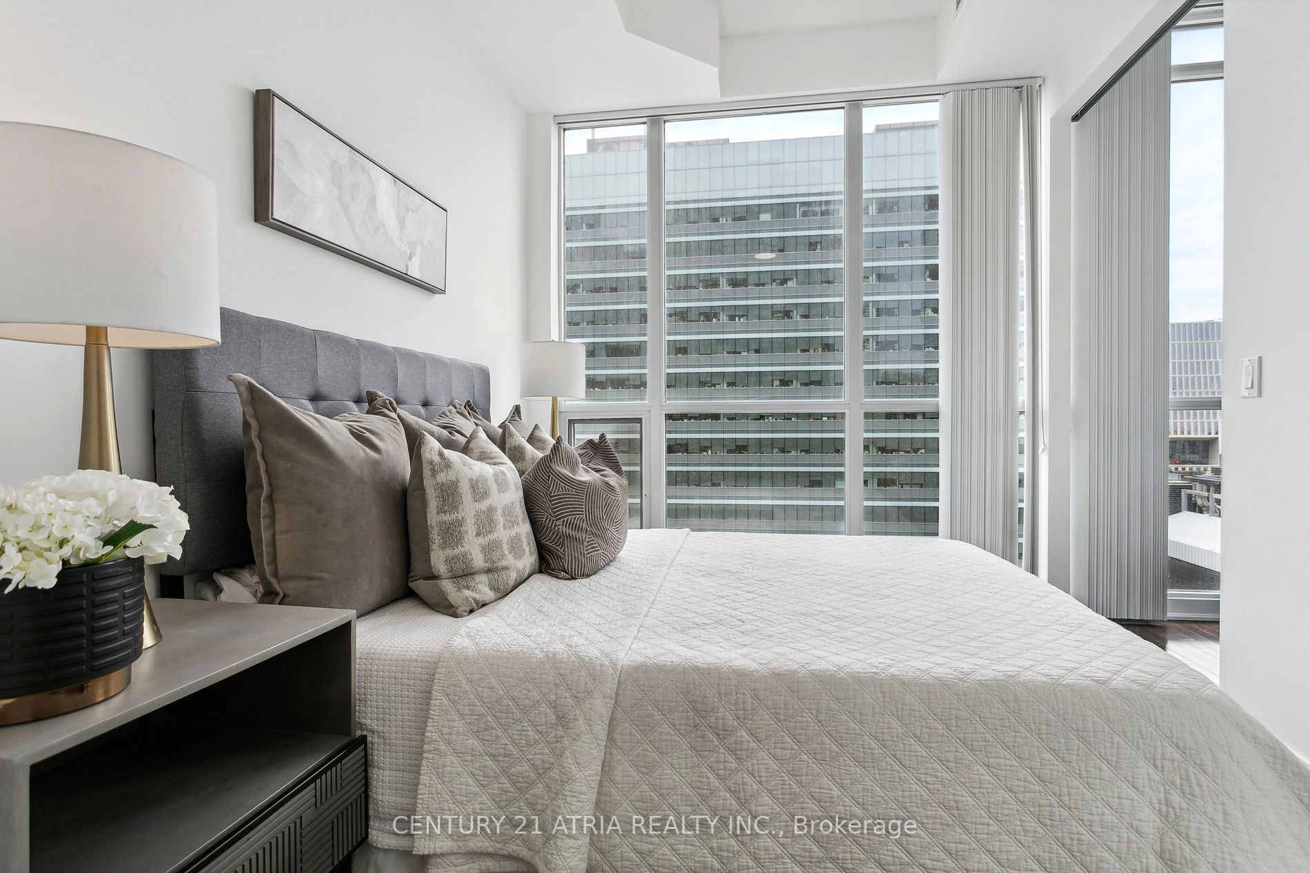 770 Bay St, #1212