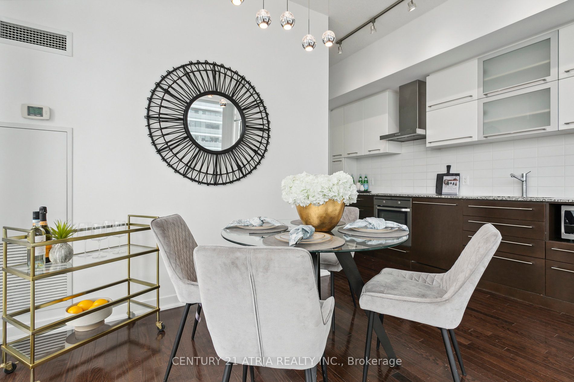 770 Bay St, #1212