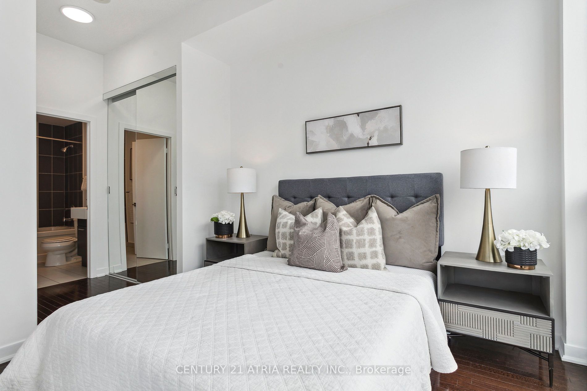 770 Bay St, #1212