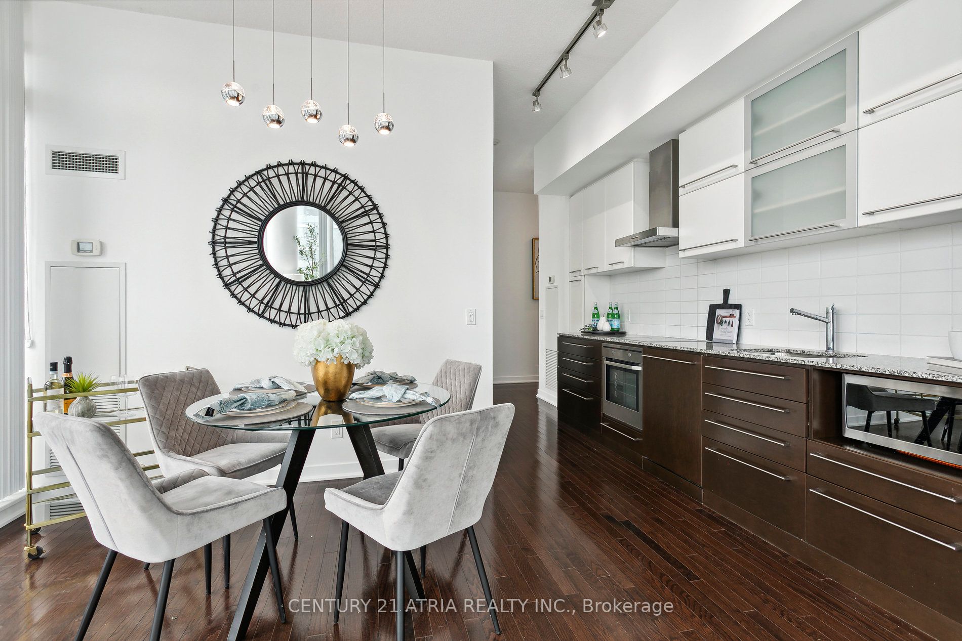 770 Bay St, #1212