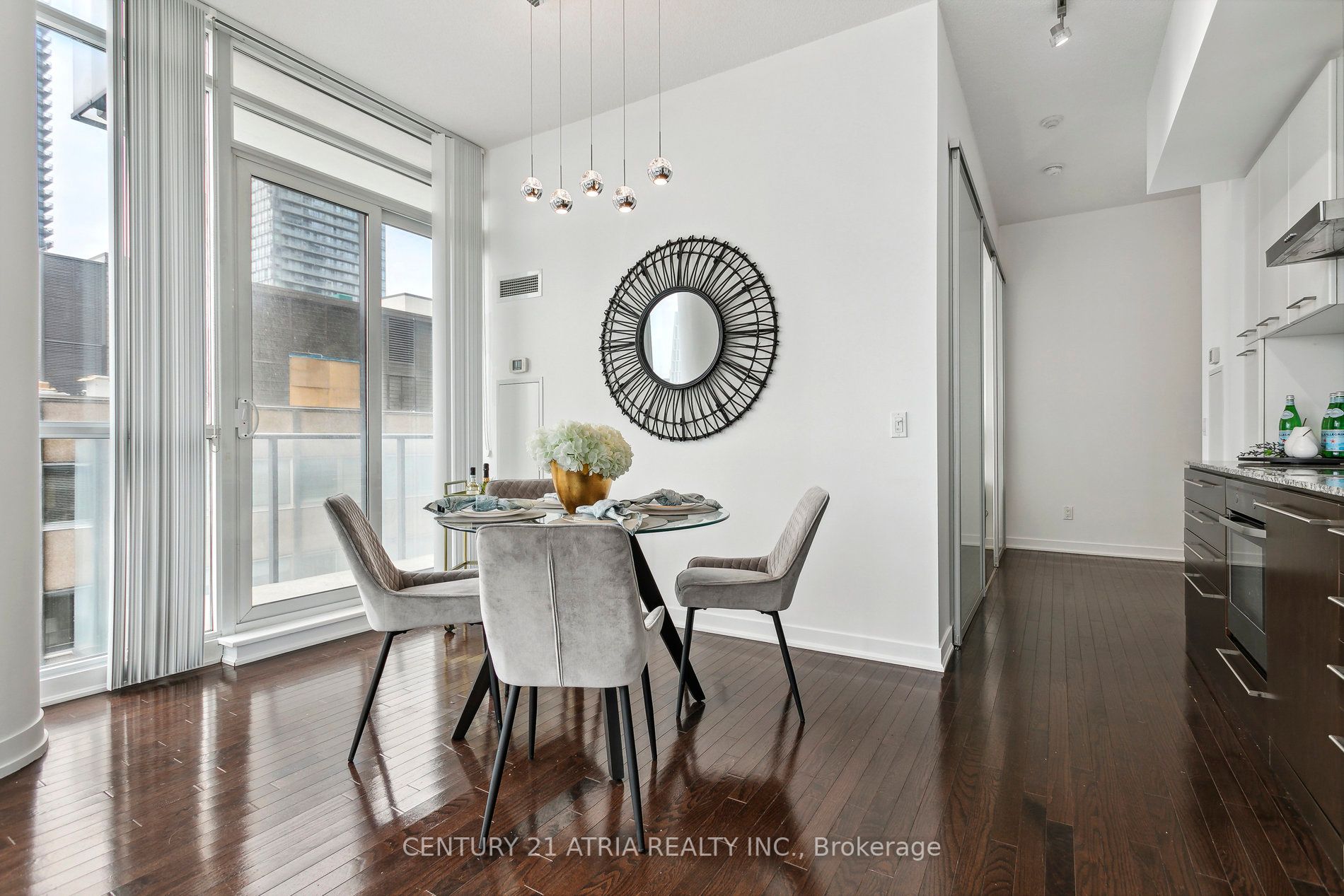 770 Bay St, #1212