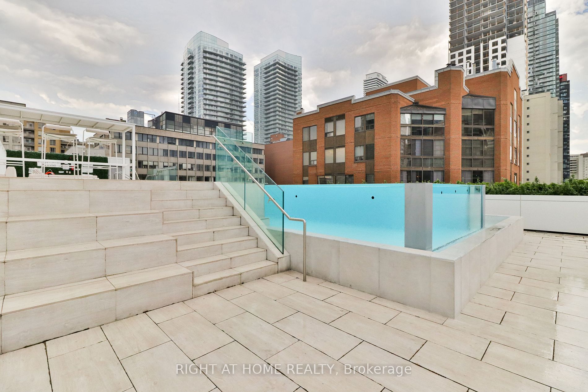 161 Roehampton Ave, #3205