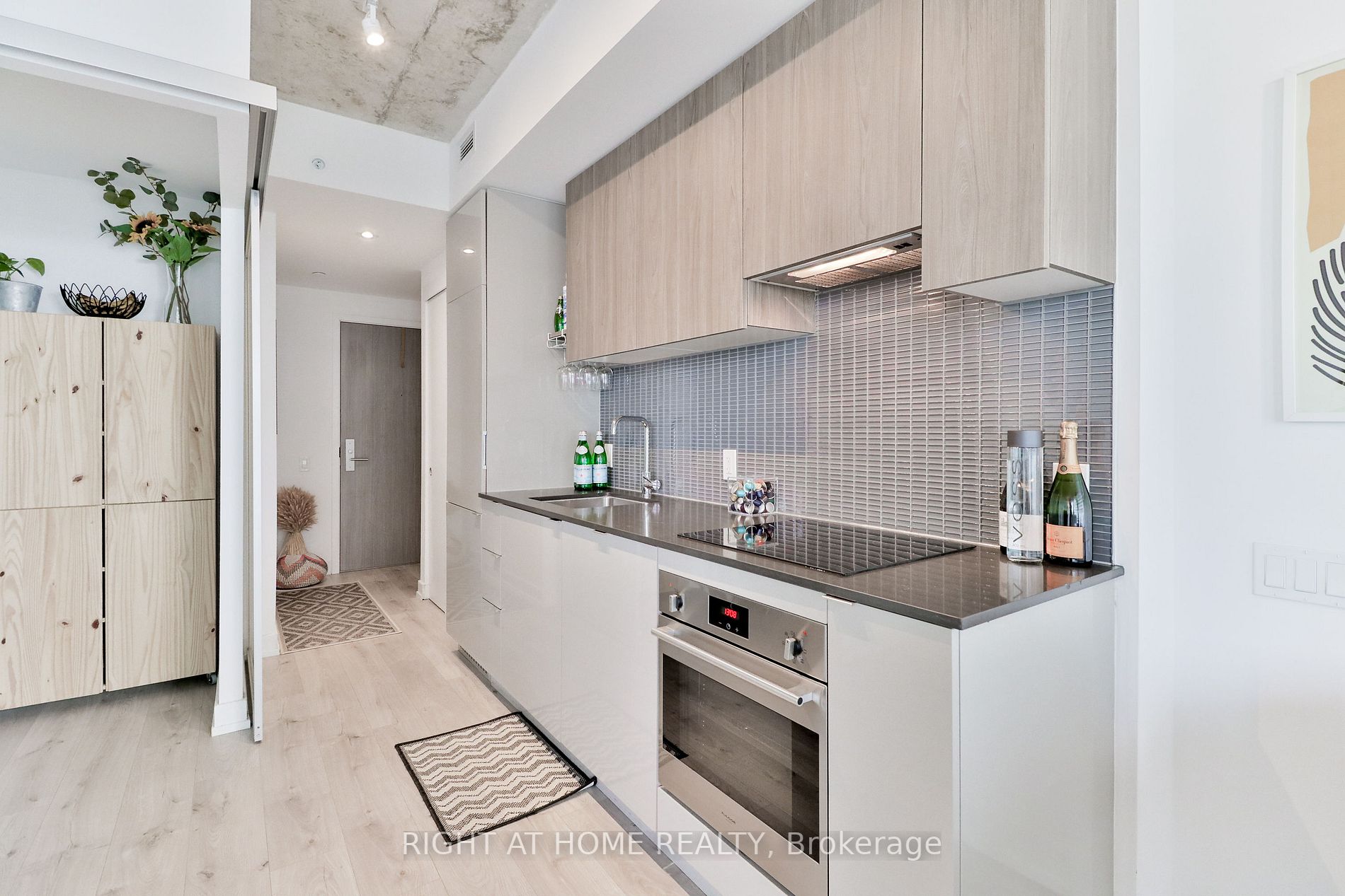 161 Roehampton Ave, #3205