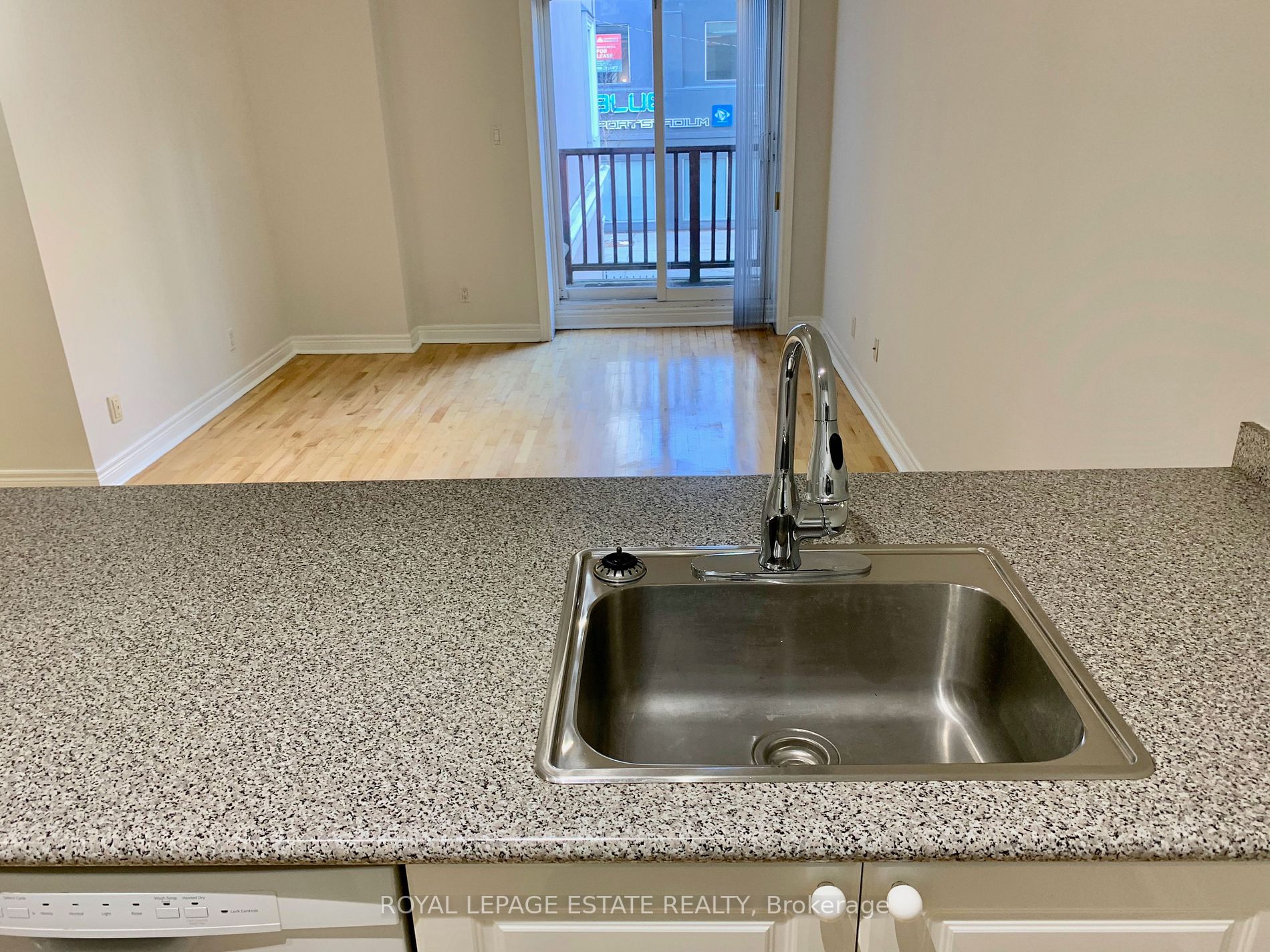 524 Yonge Street #207