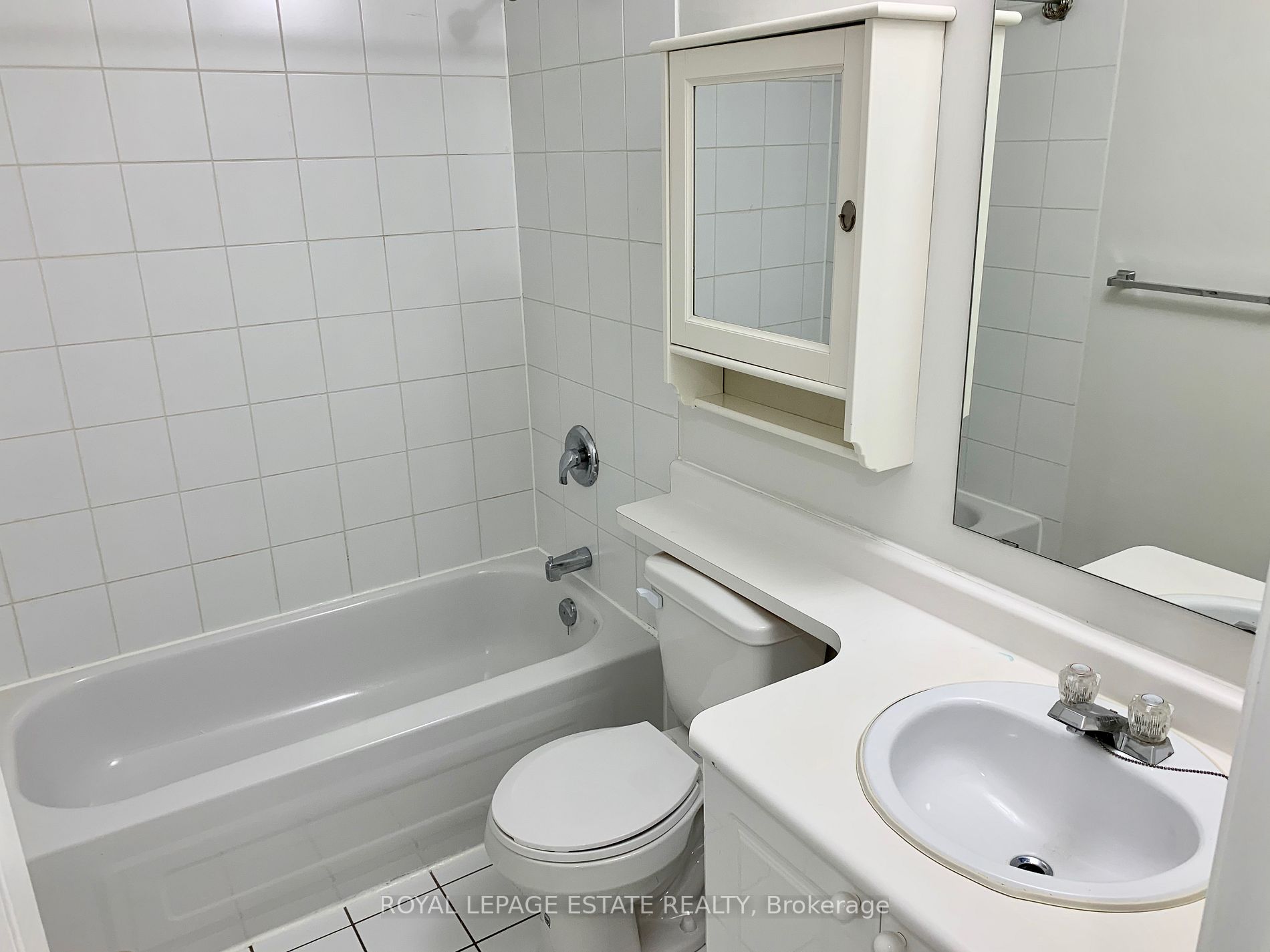 524 Yonge Street #207