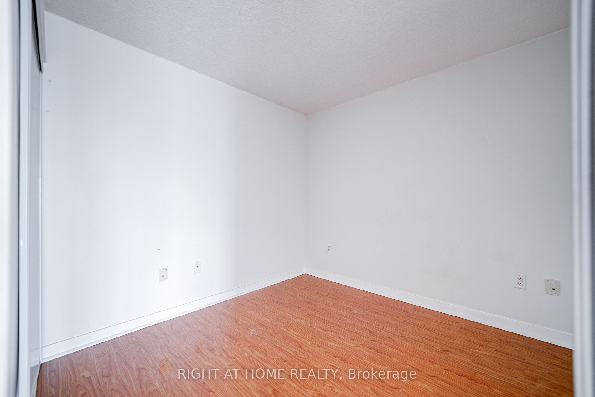 11 Brunel Crt, #3305