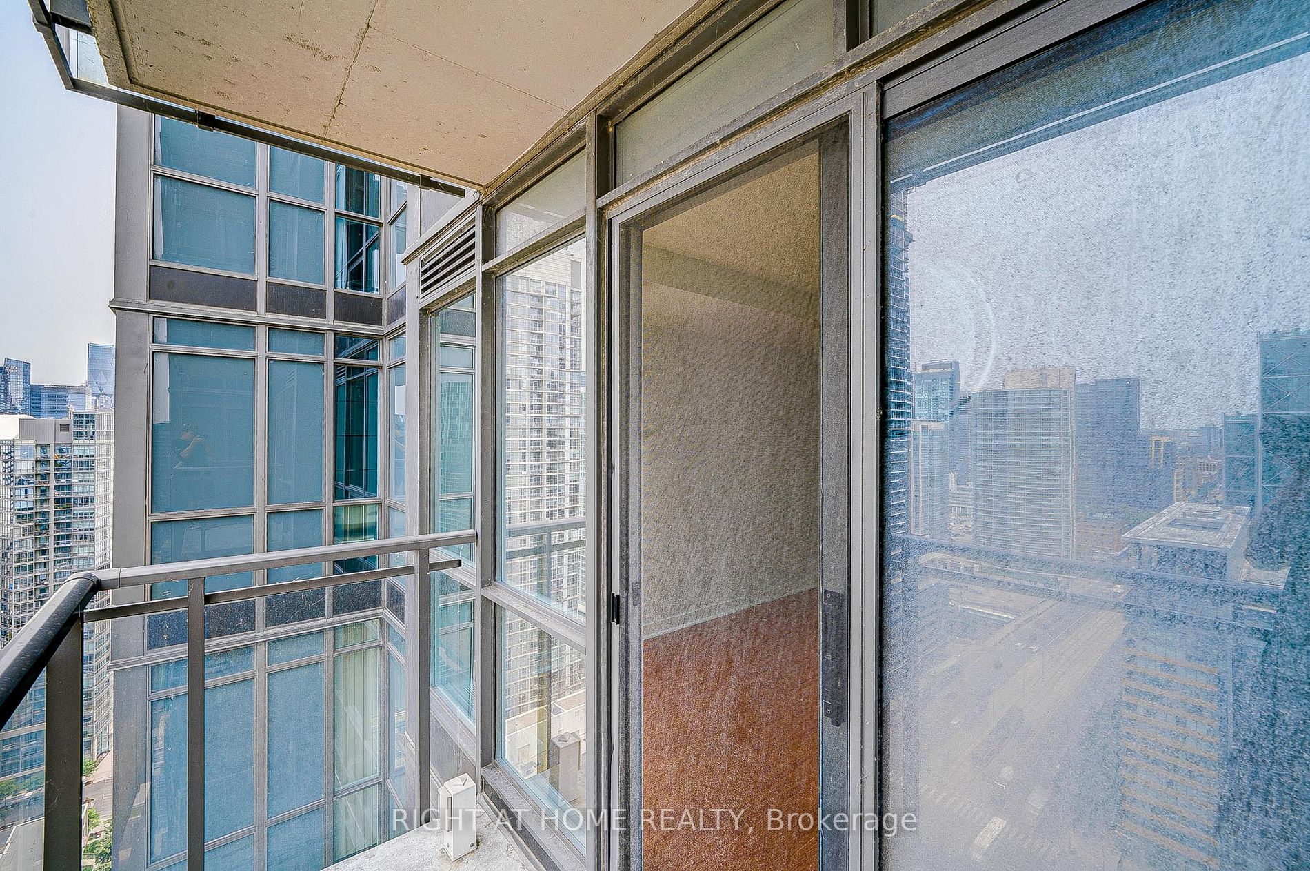 11 Brunel Crt, #3305