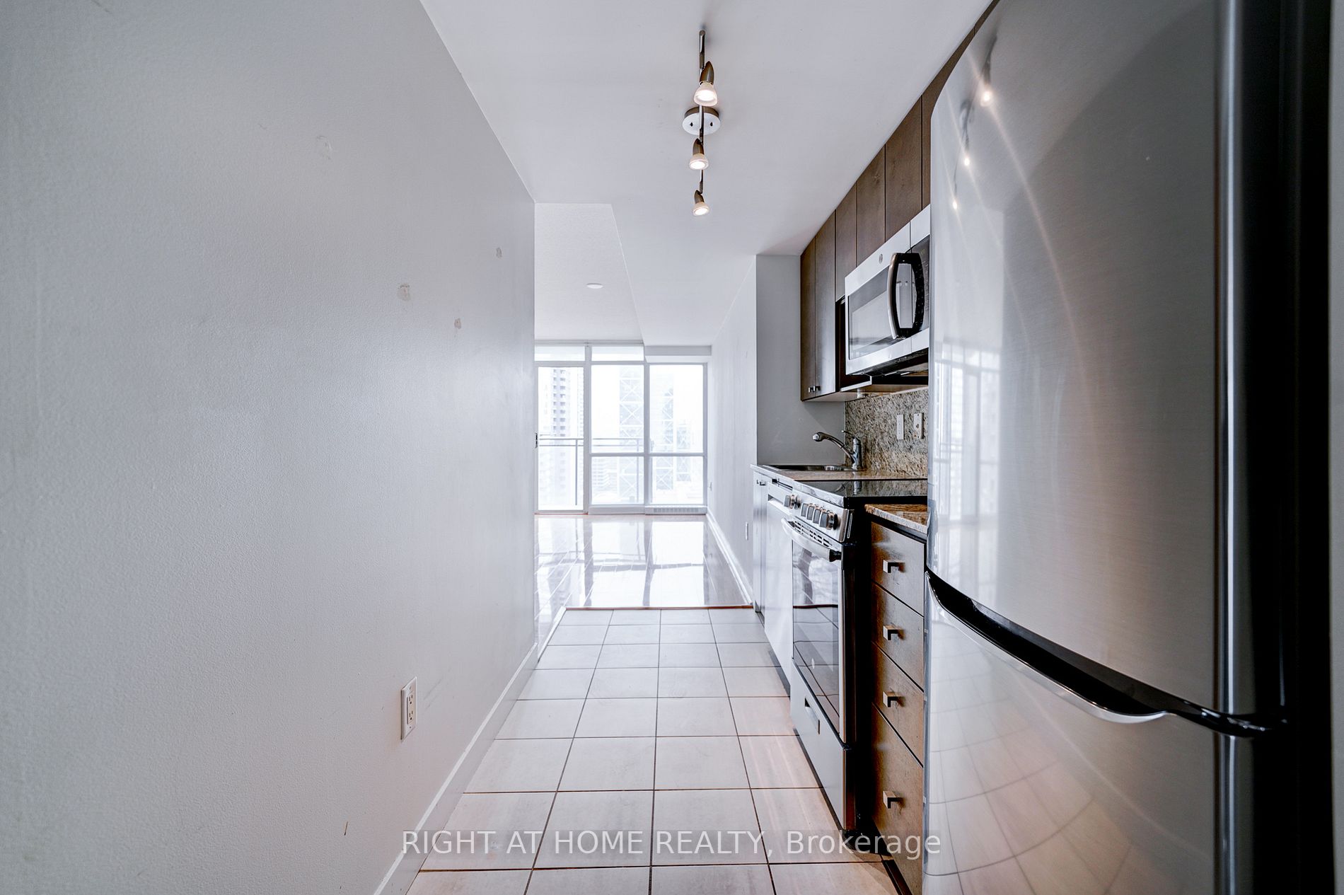 11 Brunel Crt, #3305