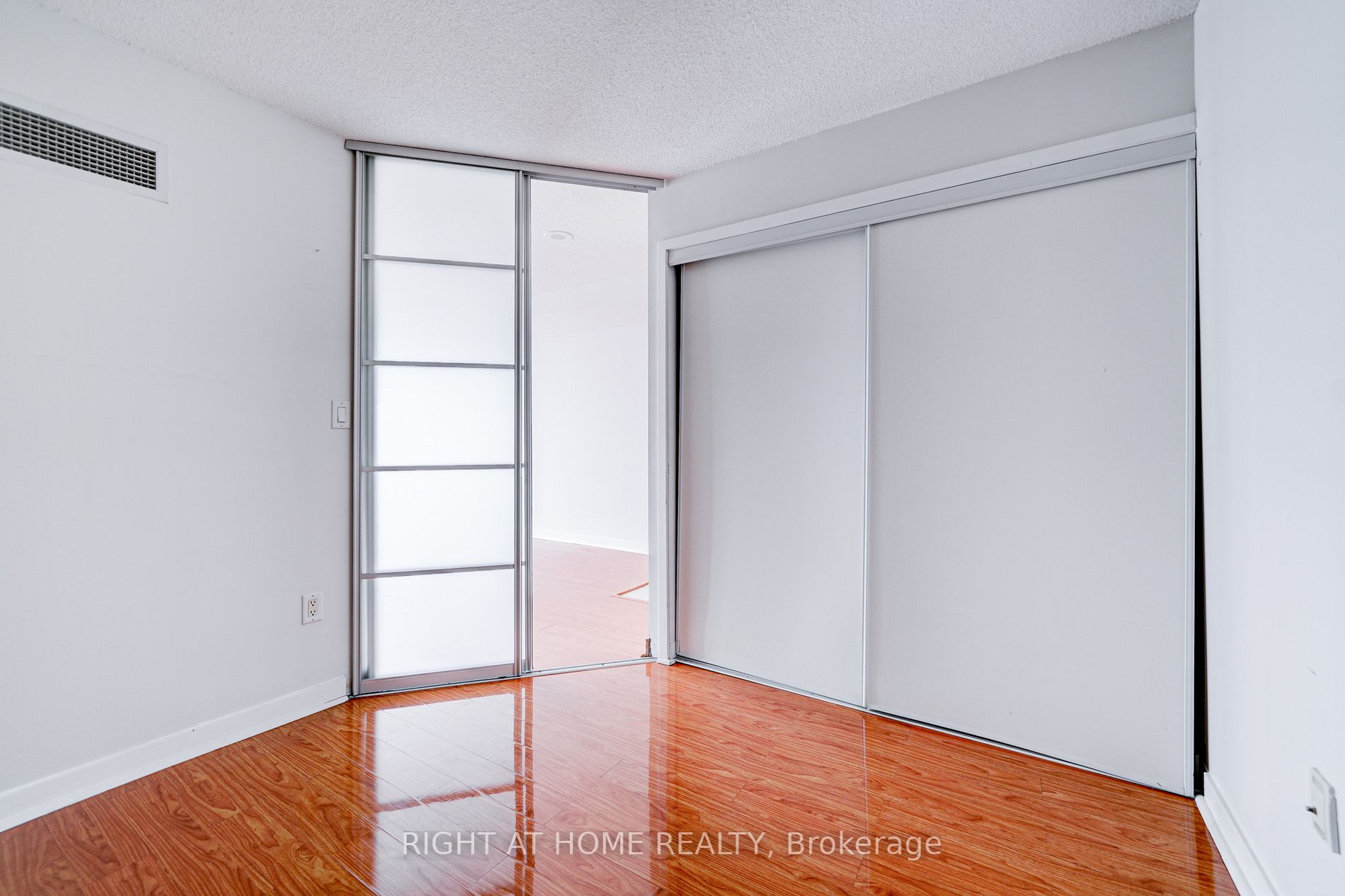 11 Brunel Crt, #3305