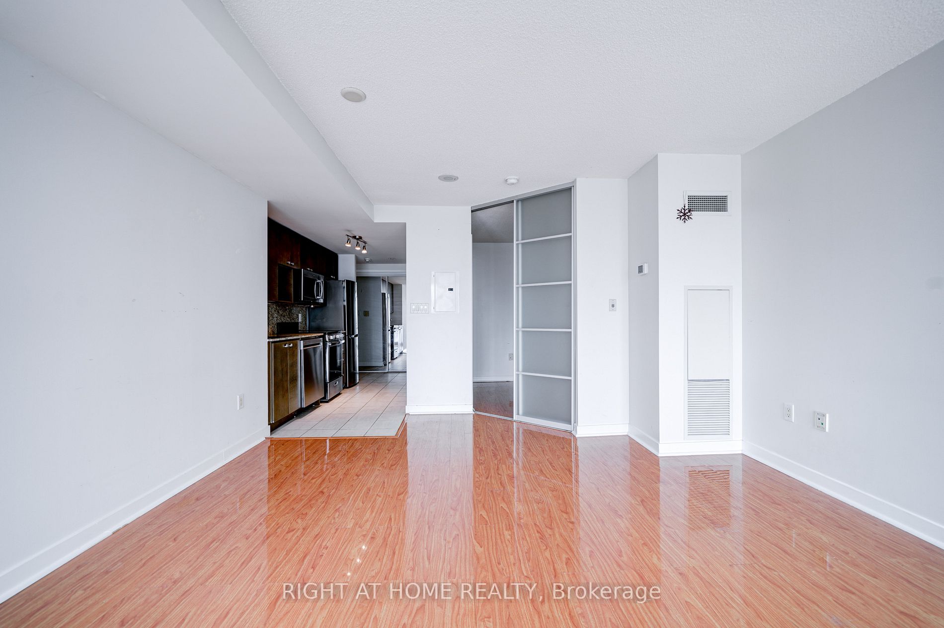 11 Brunel Crt, #3305