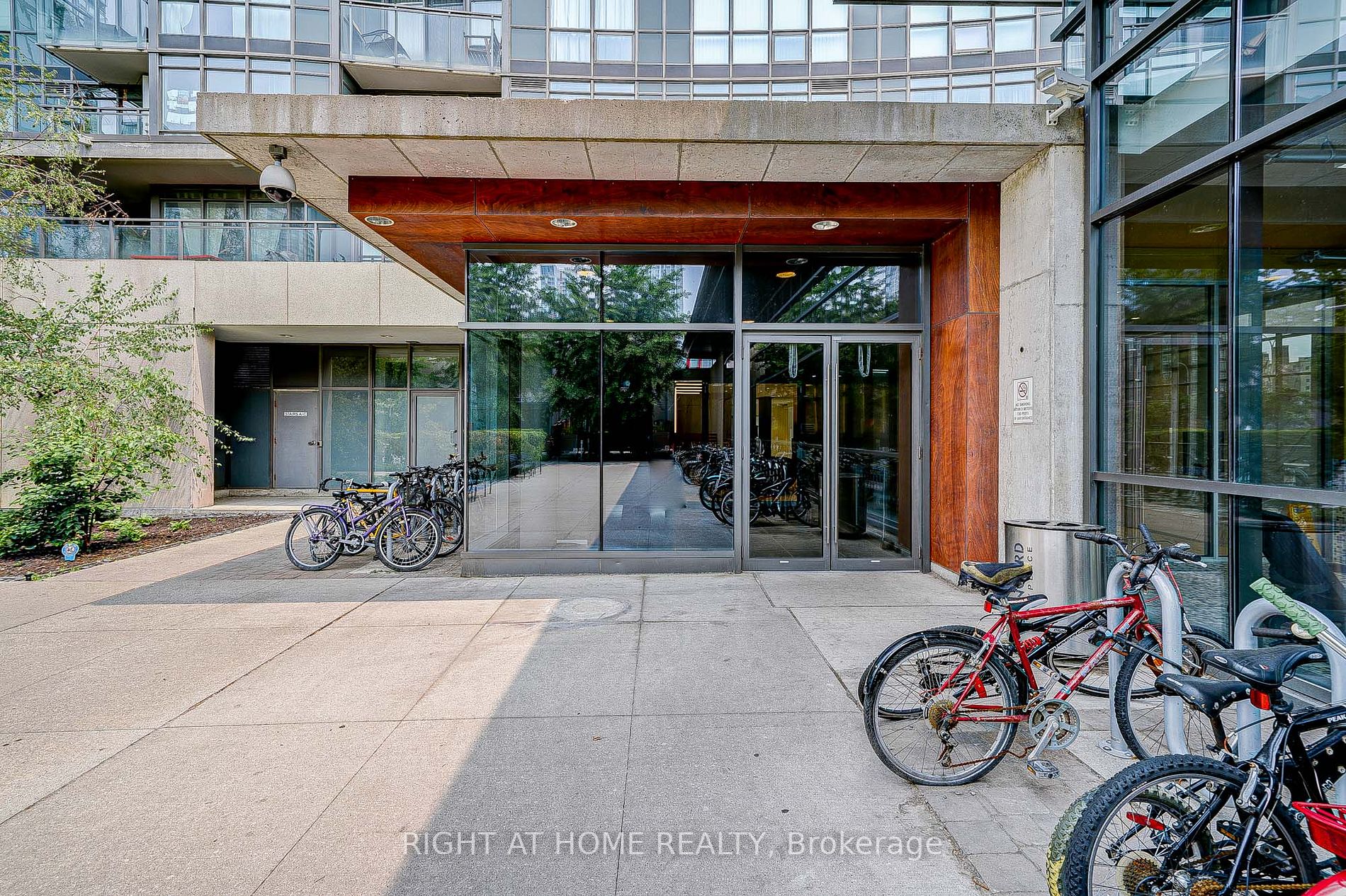 11 Brunel Crt, #3305