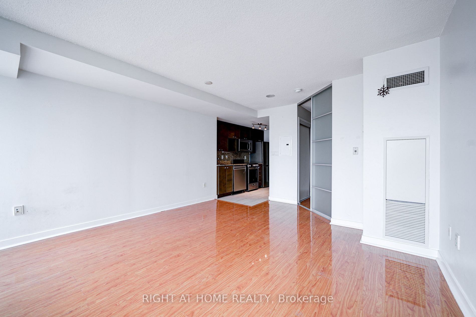 11 Brunel Crt, #3305