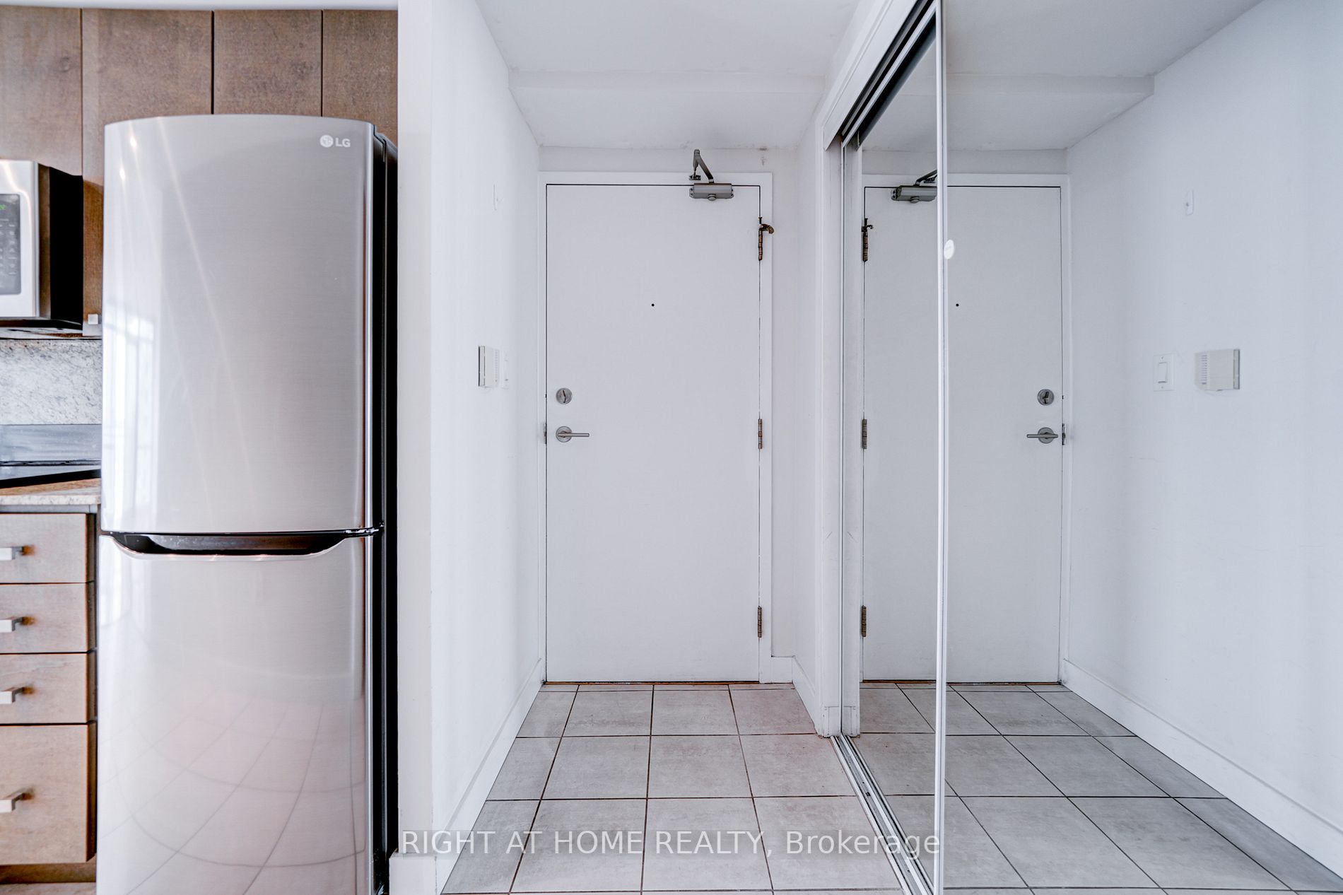 11 Brunel Crt, #3305