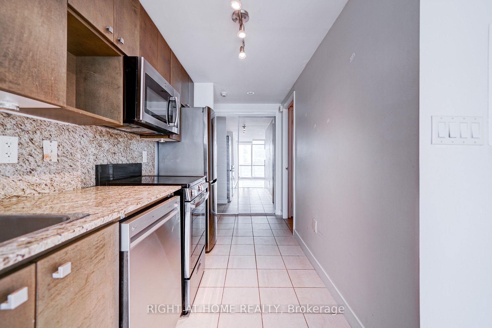 11 Brunel Crt, #3305