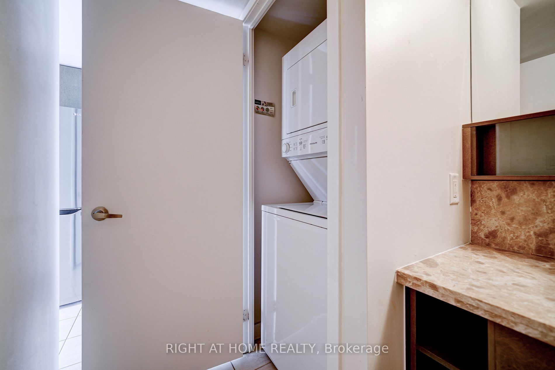 11 Brunel Crt, #3305