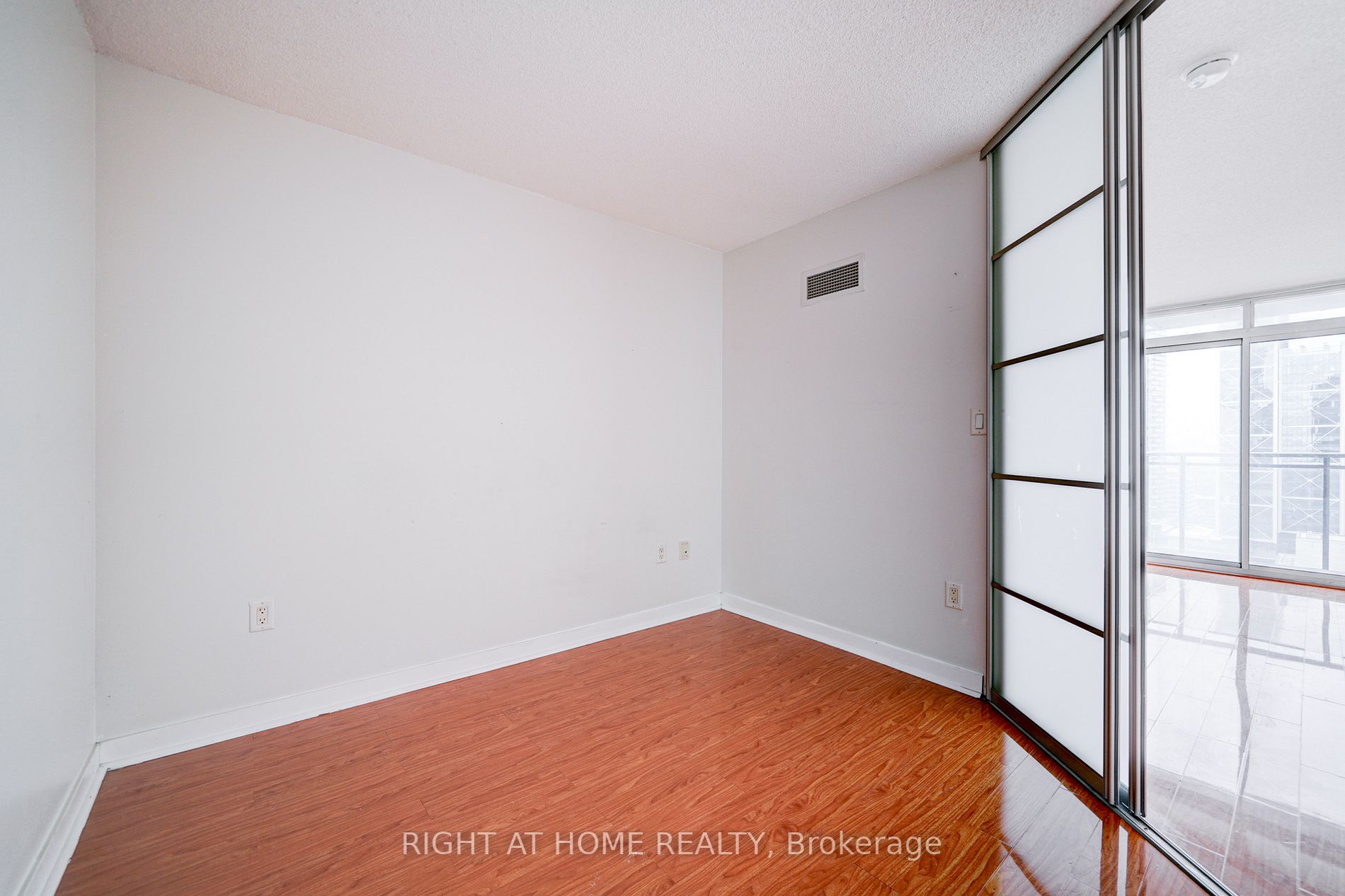 11 Brunel Crt, #3305