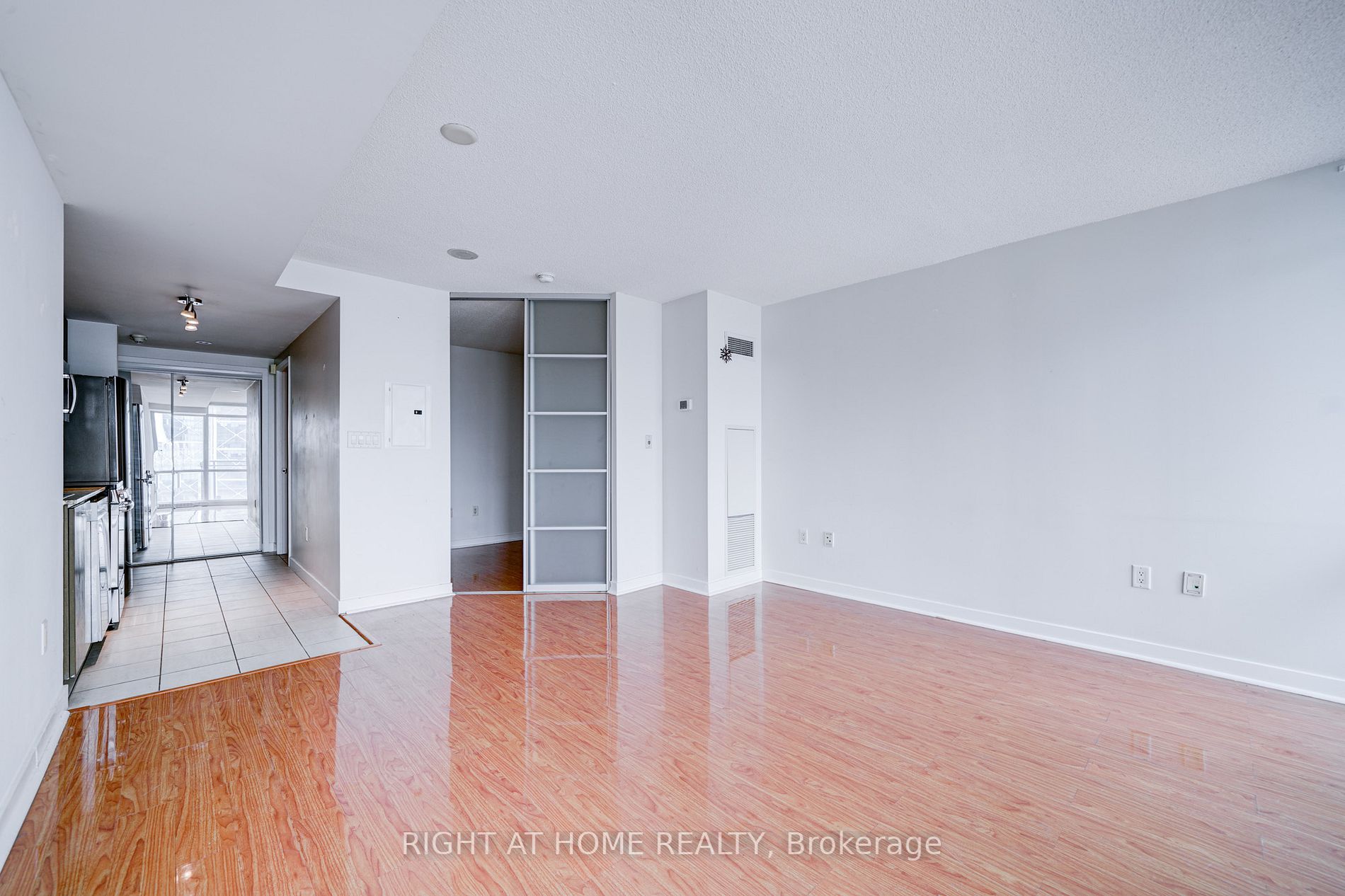 11 Brunel Crt, #3305