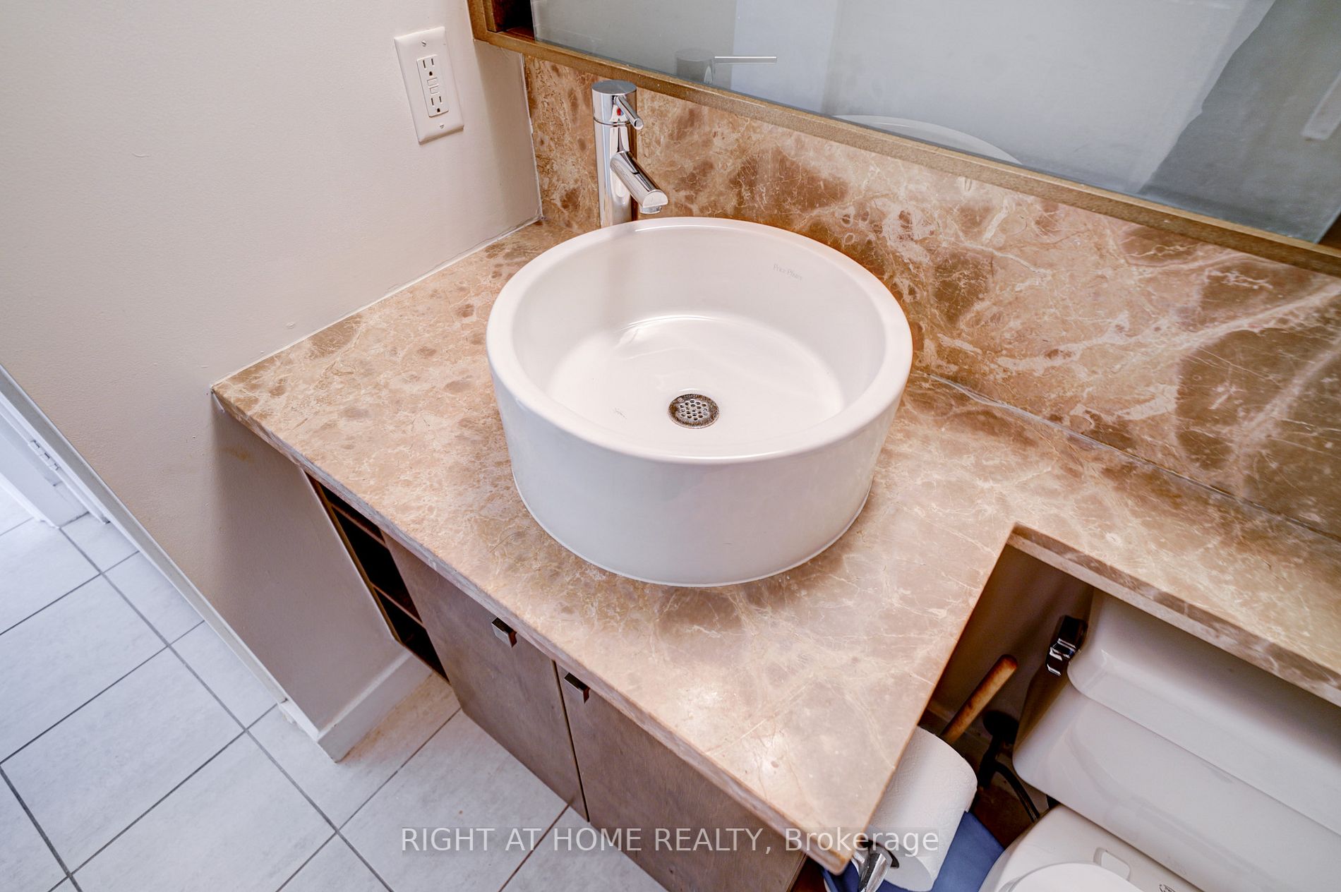 11 Brunel Crt, #3305
