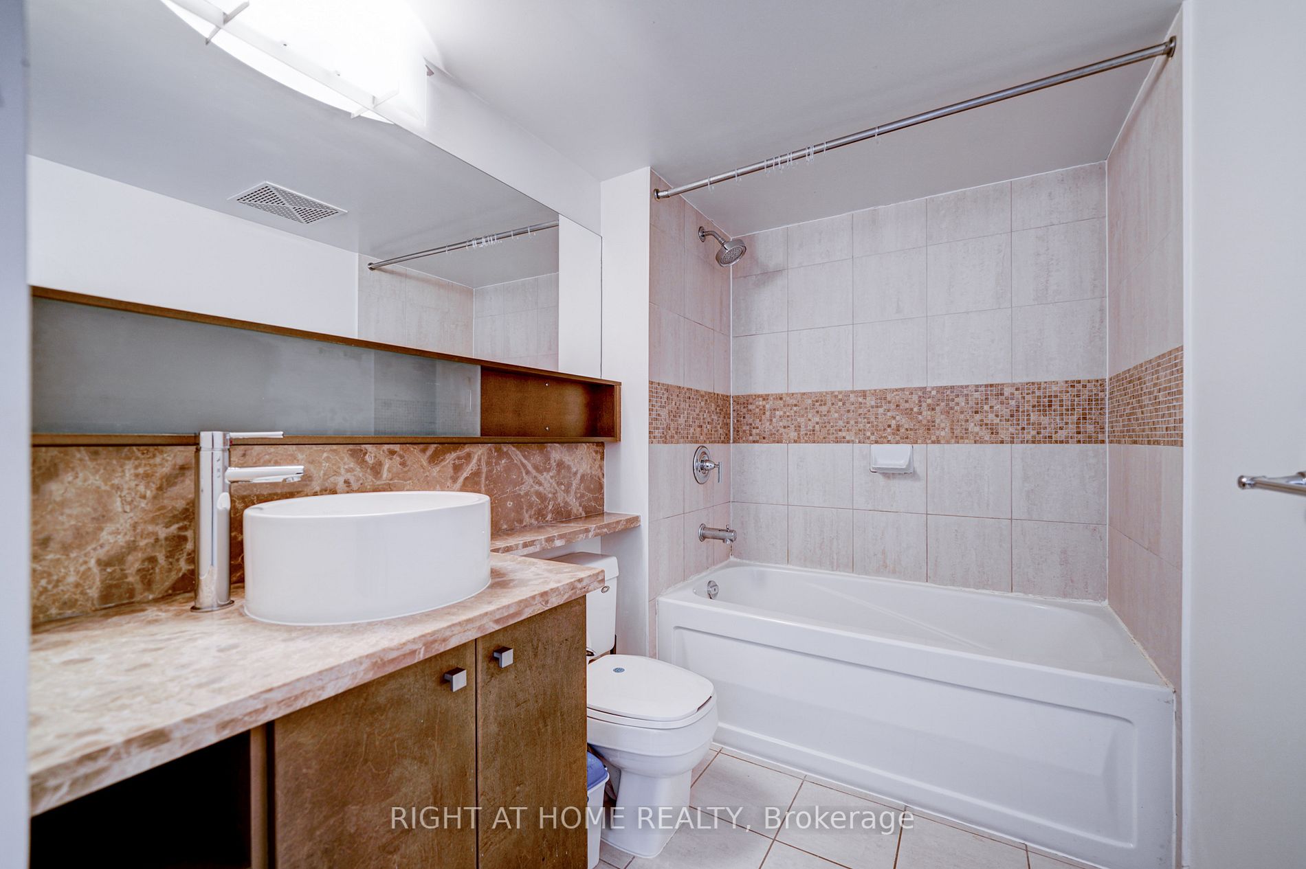 11 Brunel Crt, #3305