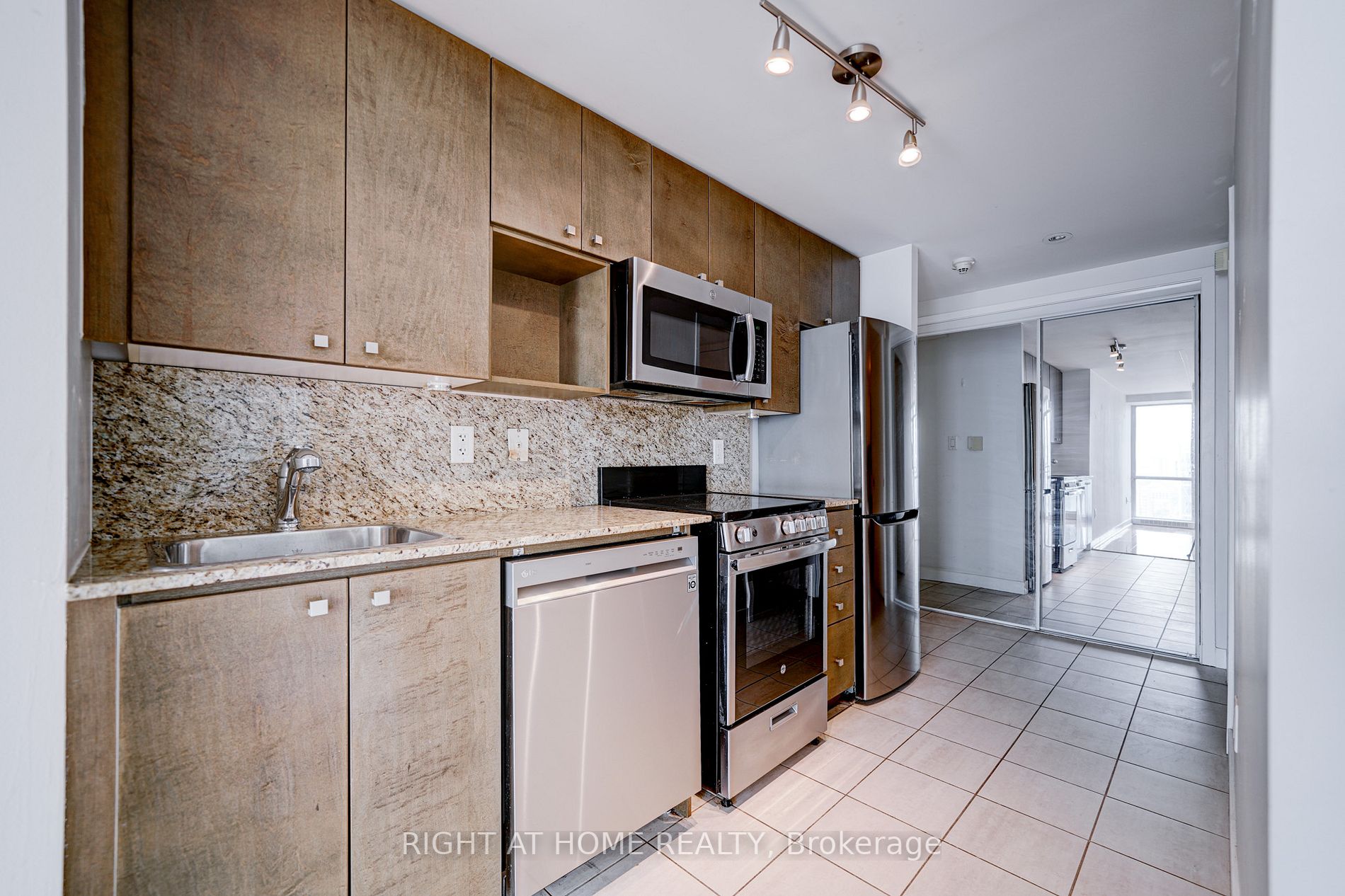 11 Brunel Crt, #3305