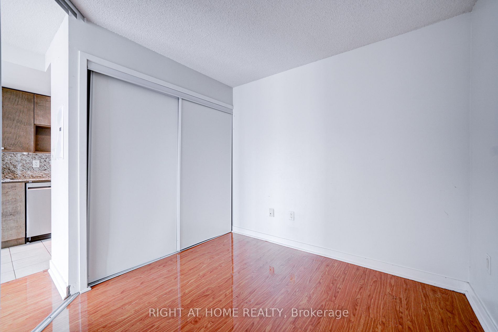 11 Brunel Crt, #3305