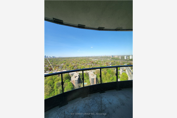 585 Bloor St E, Toronto