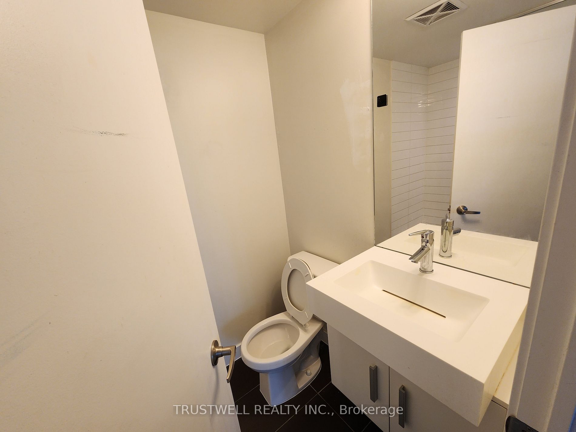 38 Dan Leckie Way, #619