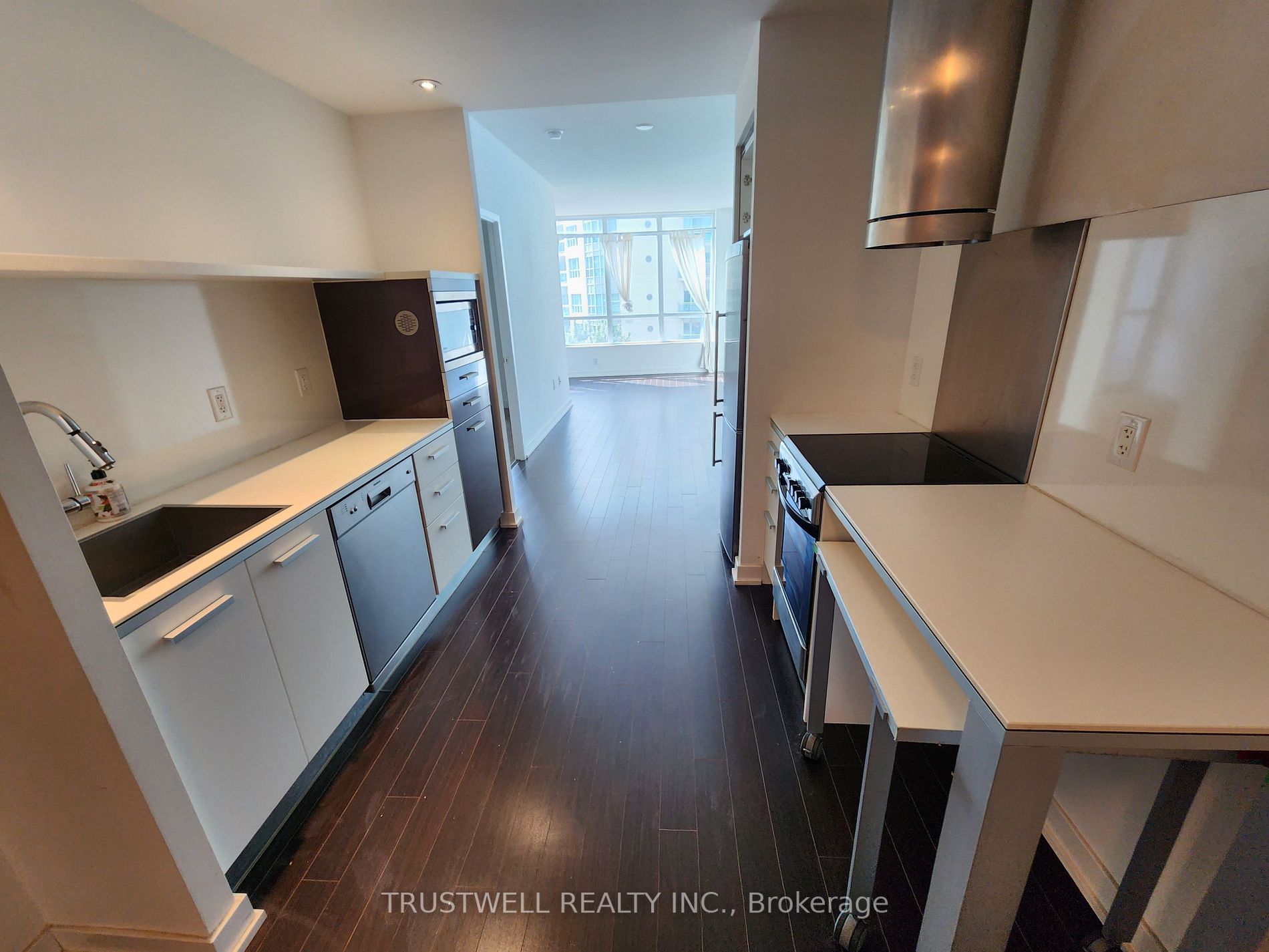 38 Dan Leckie Way, #619