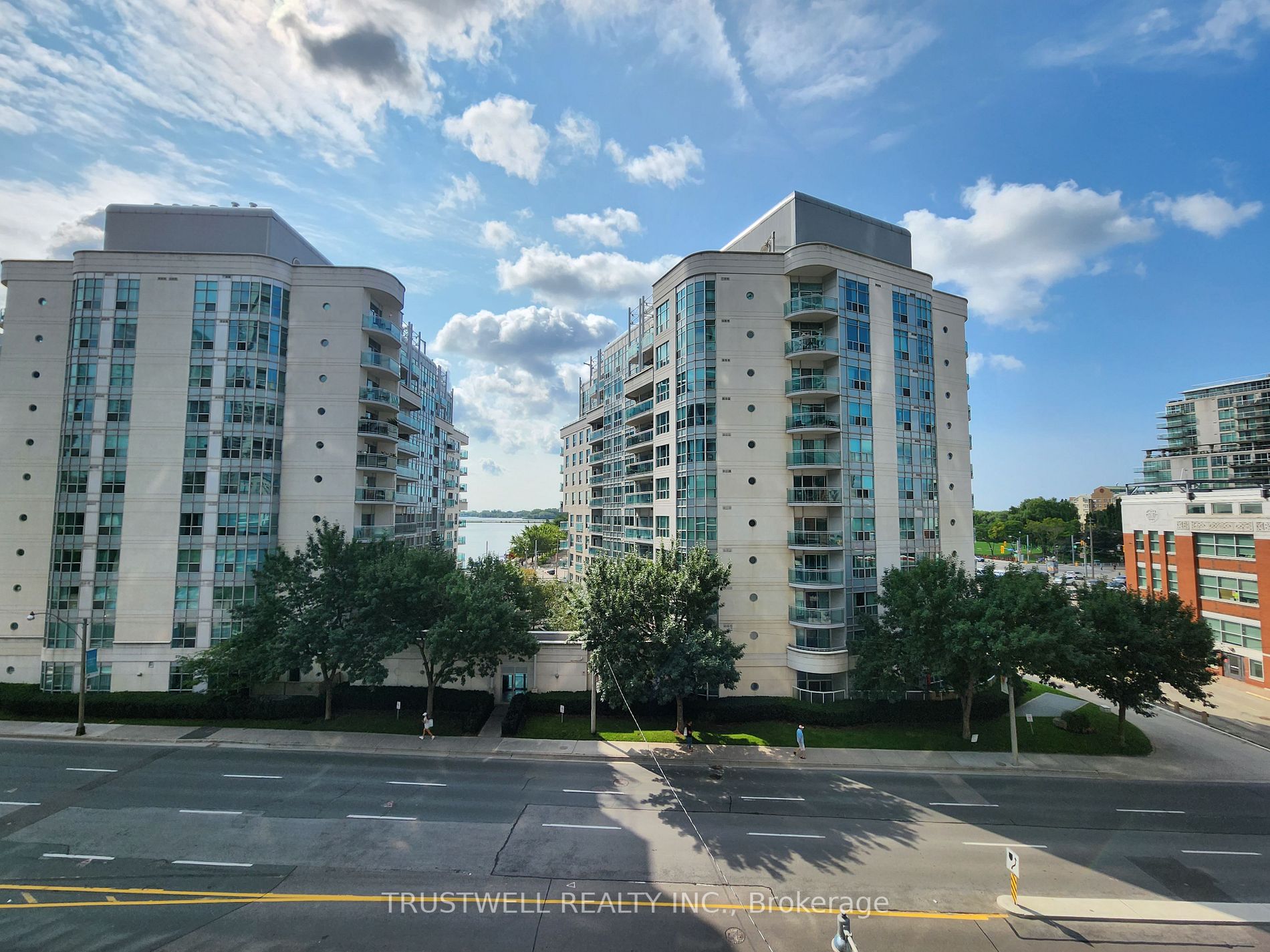 38 Dan Leckie Way, #619