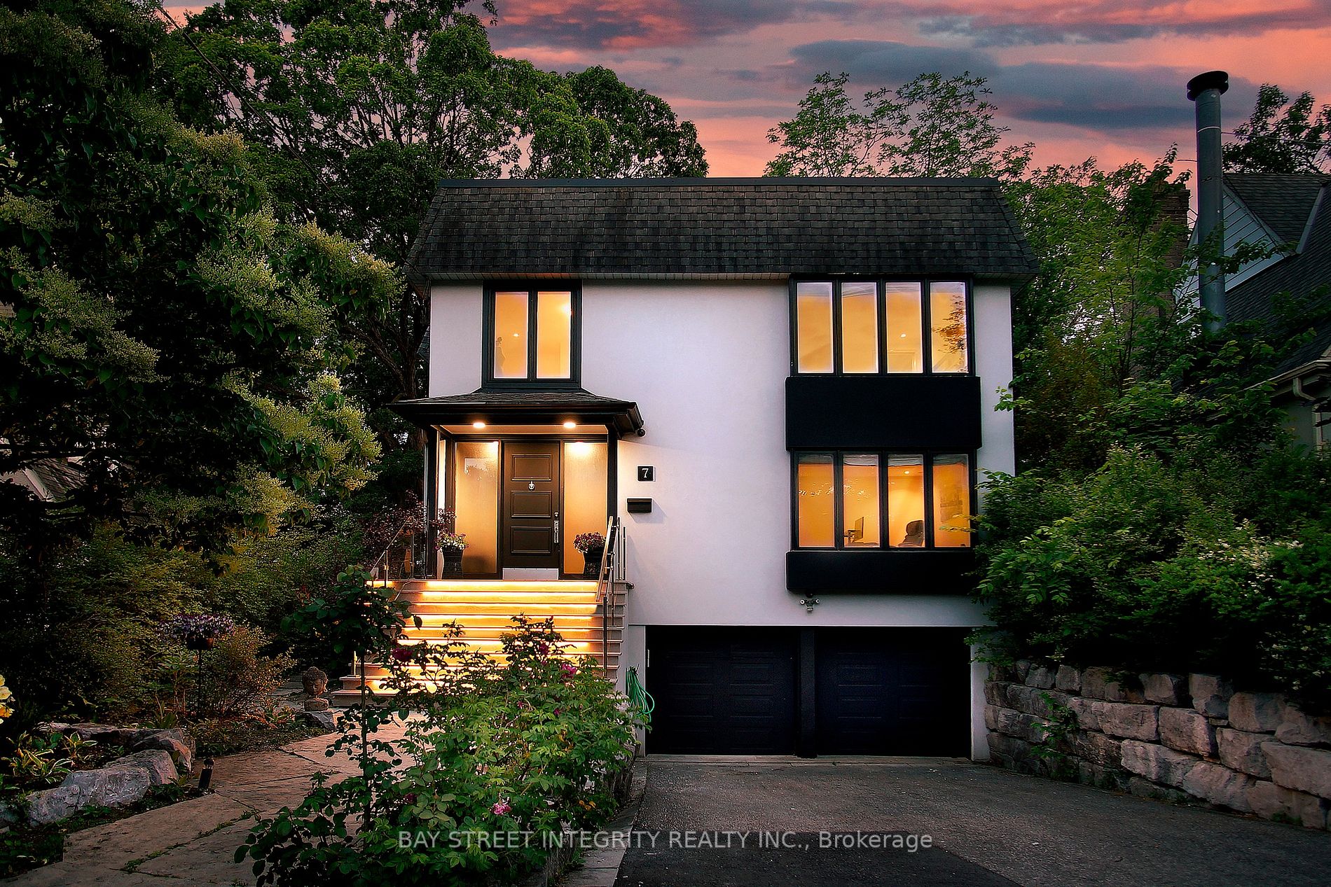 7 Douglas Crescent
