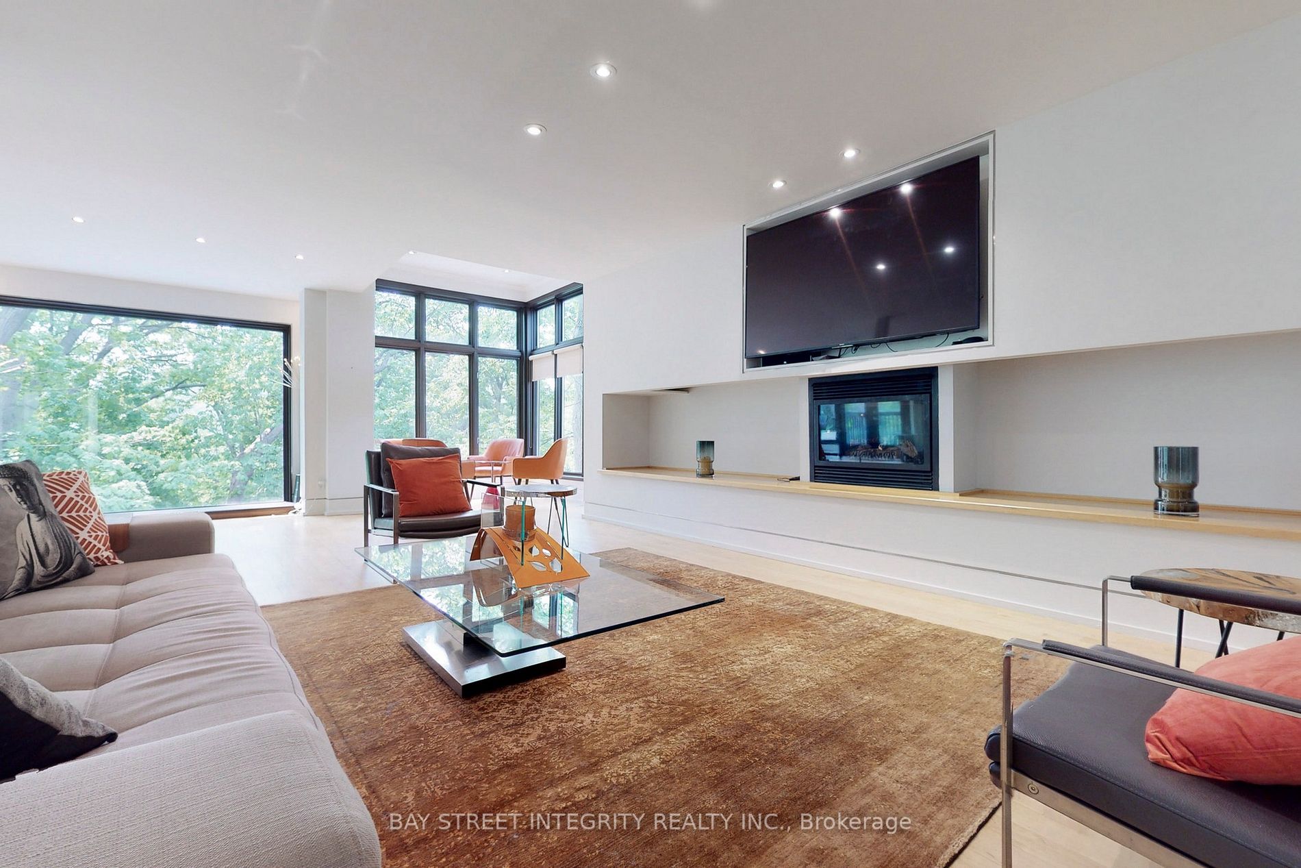 7 Douglas Cres