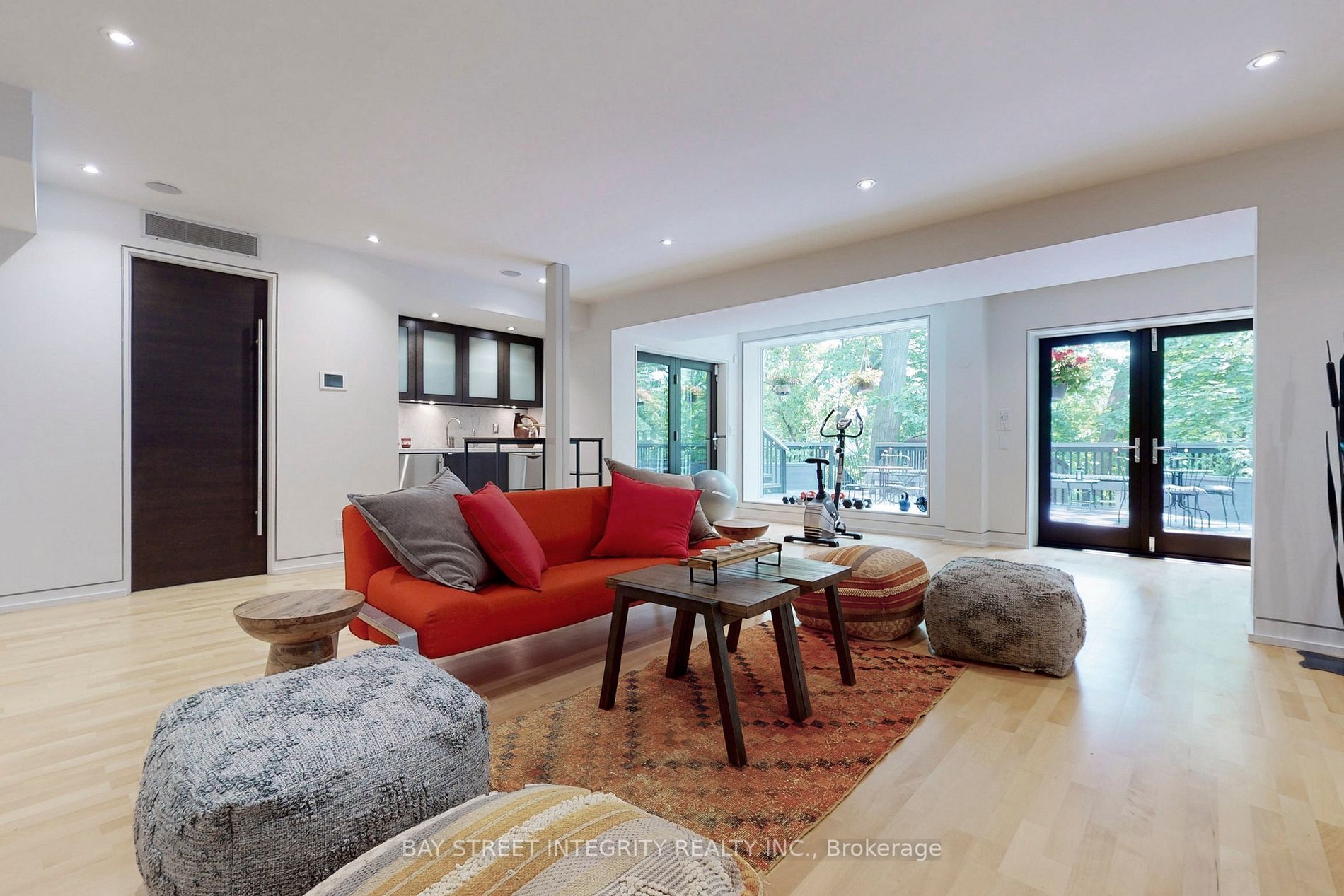 7 Douglas Crescent