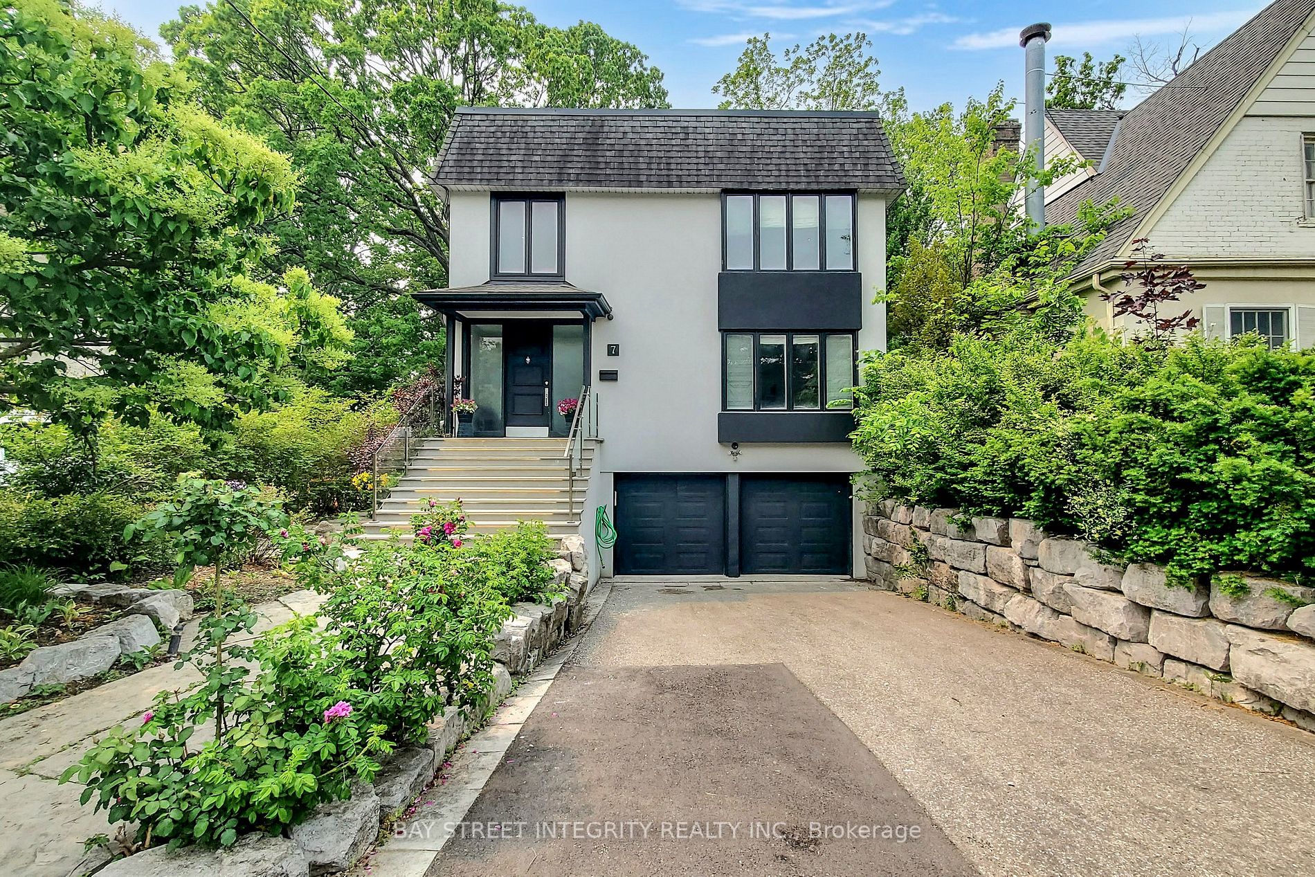 7 Douglas Crescent